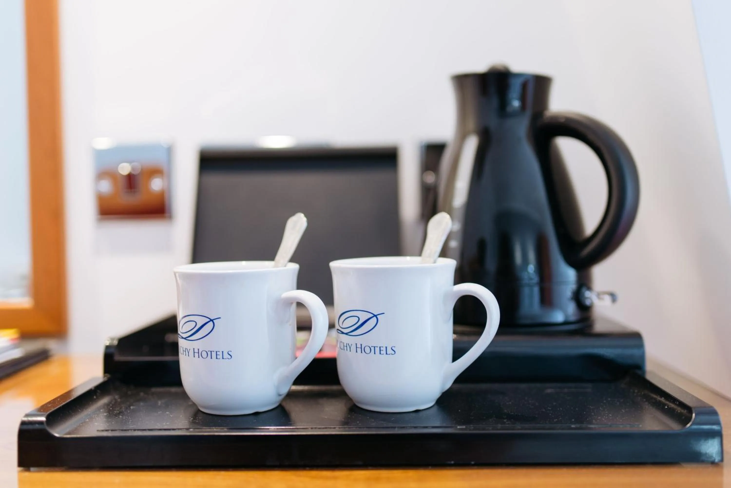 Coffee/tea facilities in The Queens Hotel