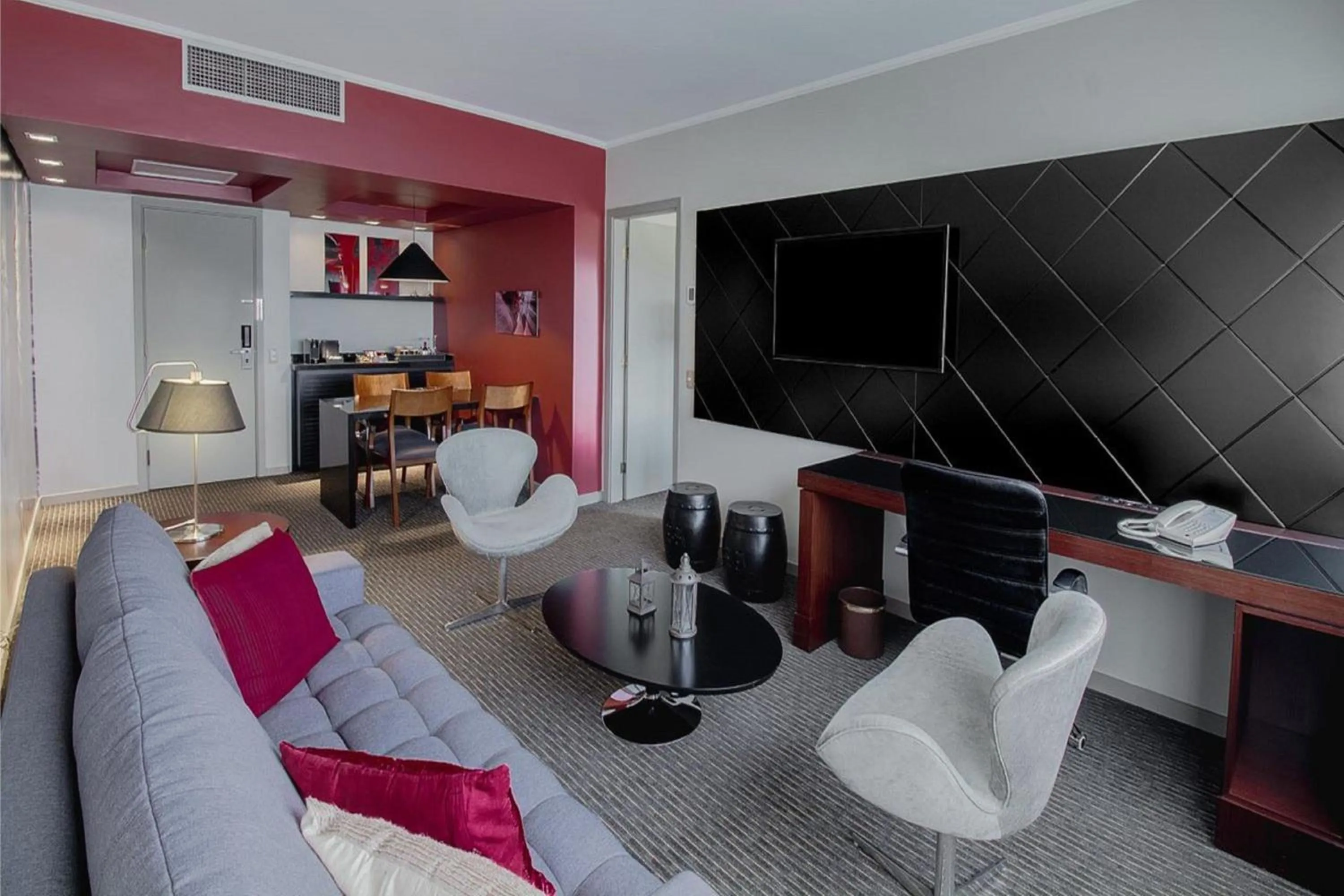 Photo of the whole room in Marriott São Paulo Airport Hotel