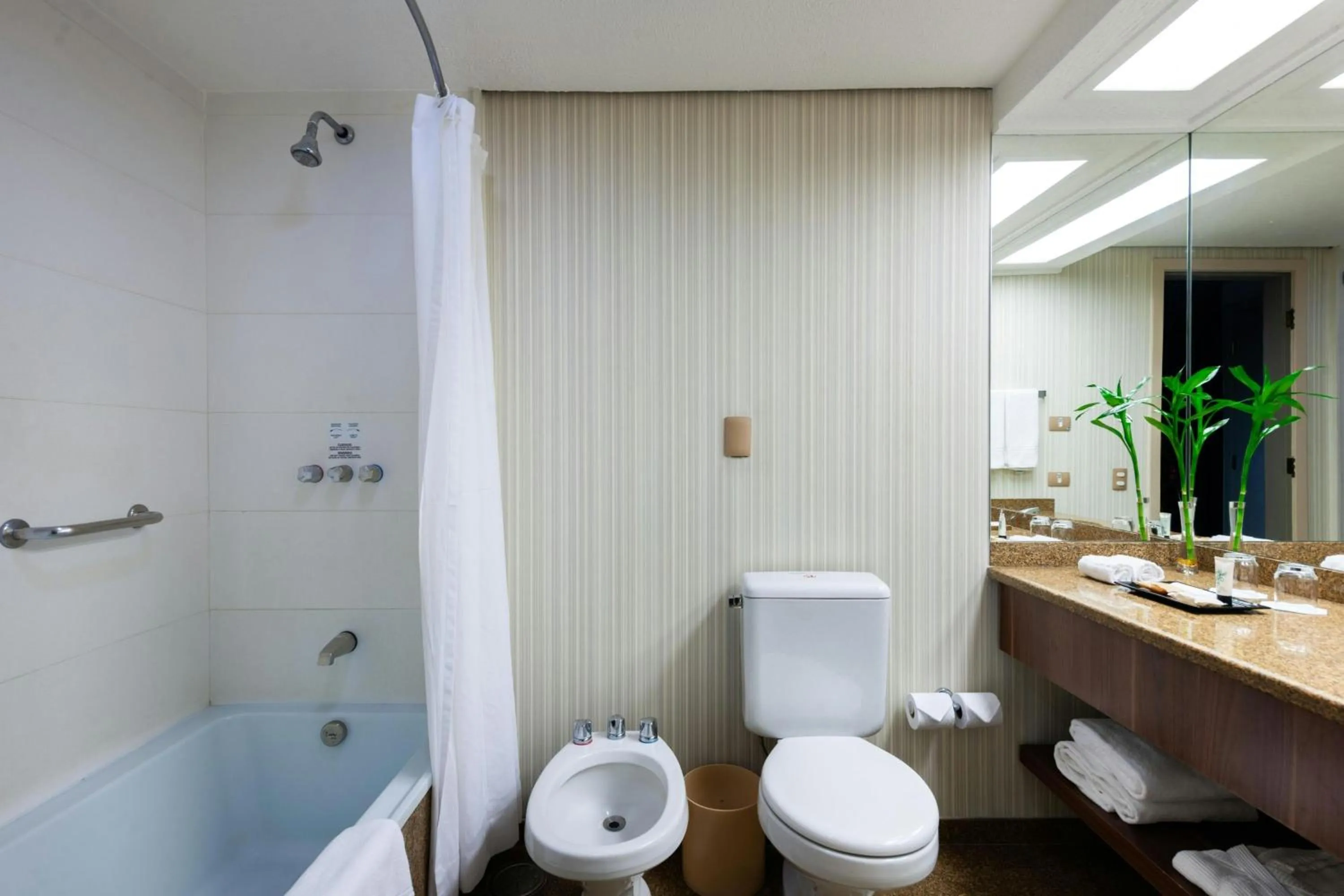 Bathroom in Marriott São Paulo Airport Hotel