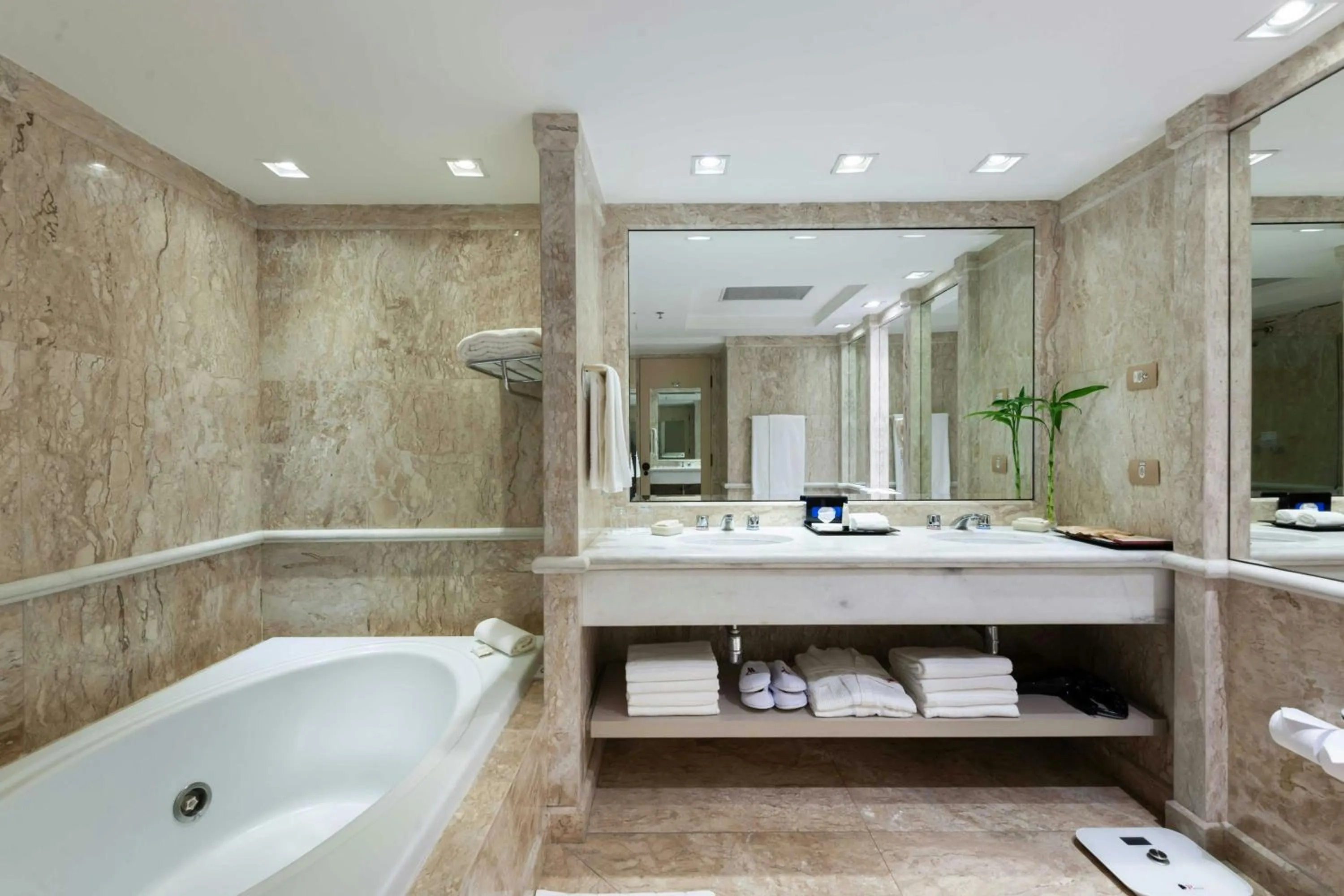 Bathroom in Marriott São Paulo Airport Hotel