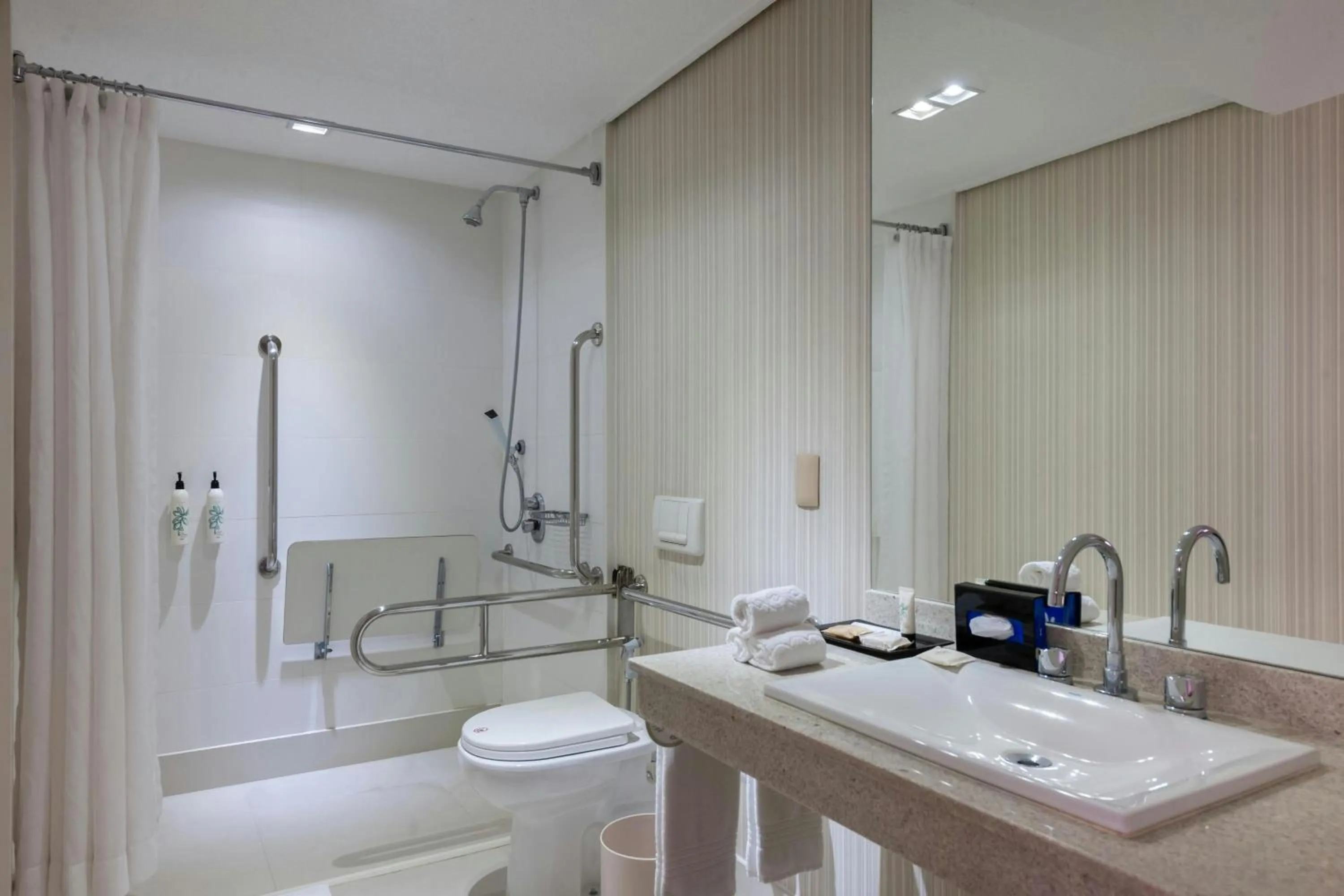 Bathroom in Marriott São Paulo Airport Hotel