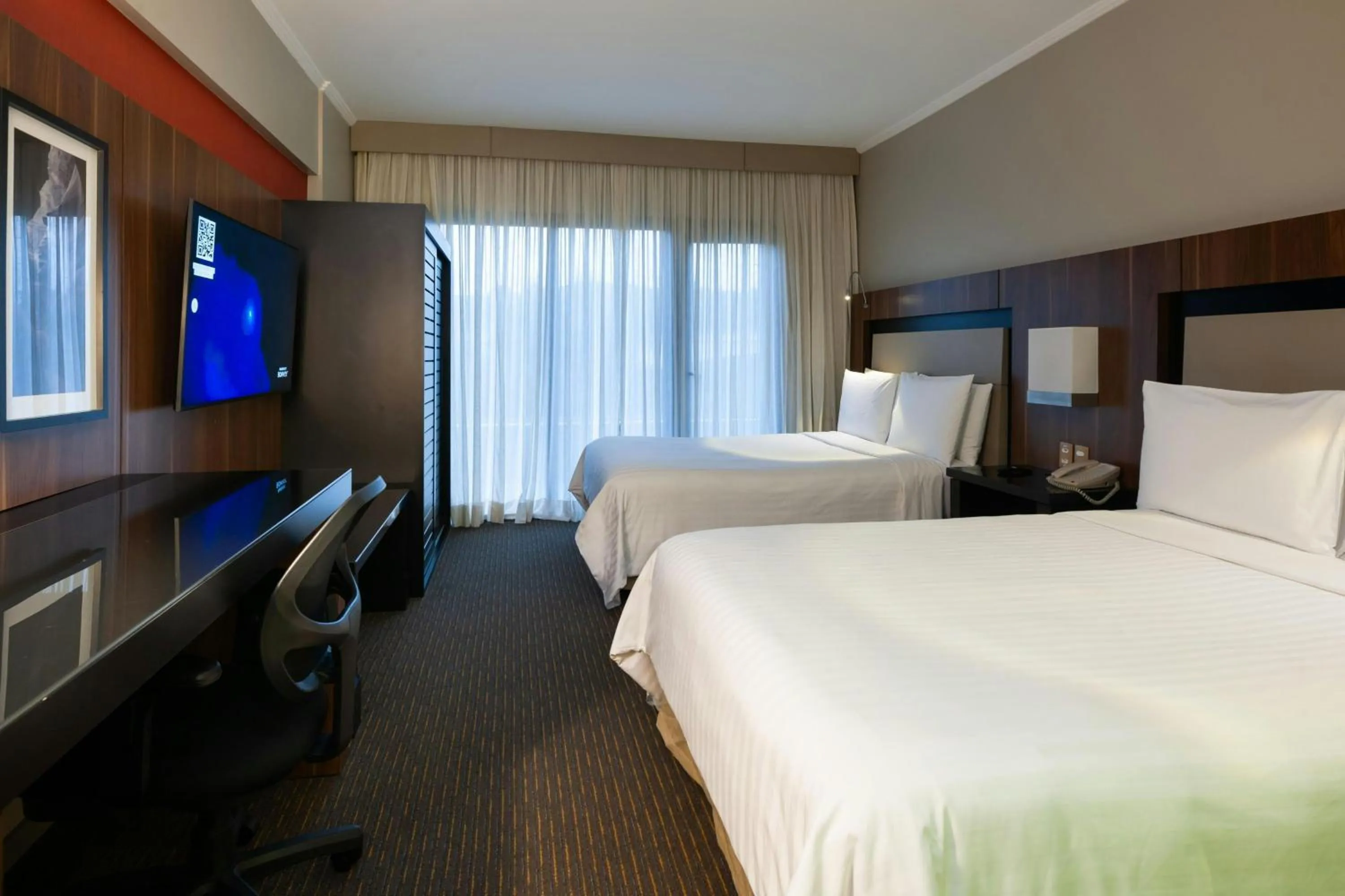Photo of the whole room, Bed in Marriott São Paulo Airport Hotel