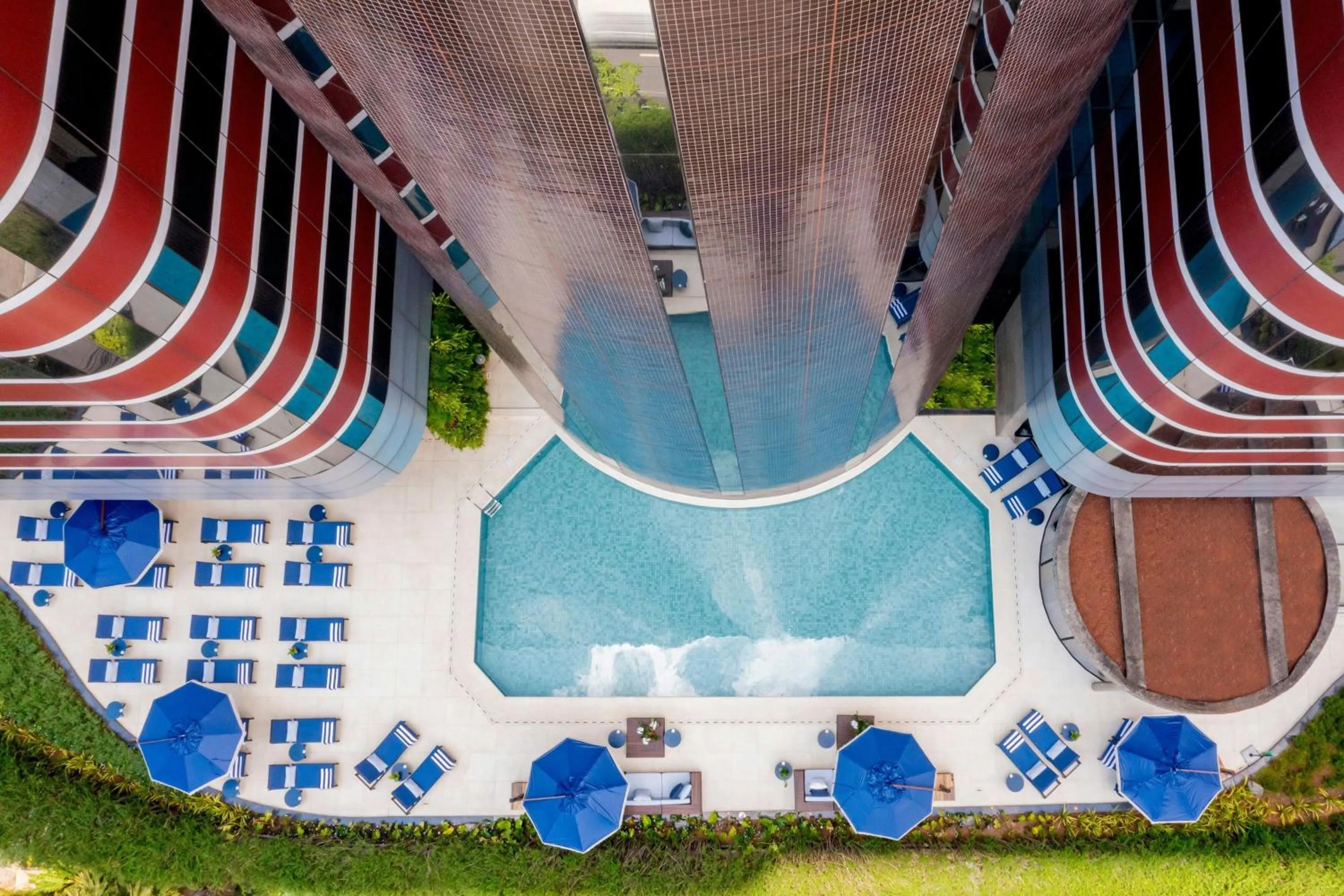 Swimming pool in Renaissance São Paulo Hotel