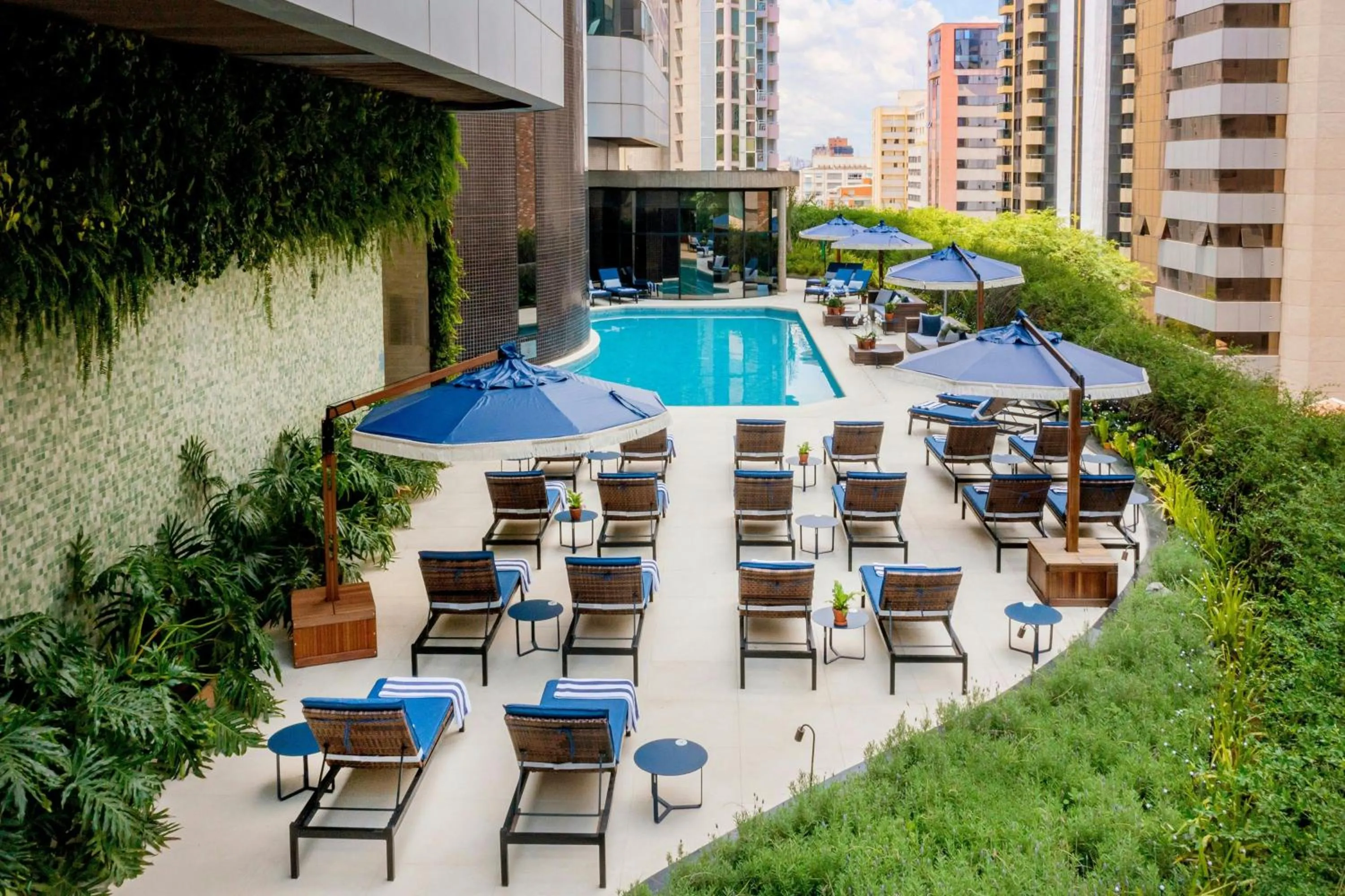 Swimming pool in Renaissance São Paulo Hotel