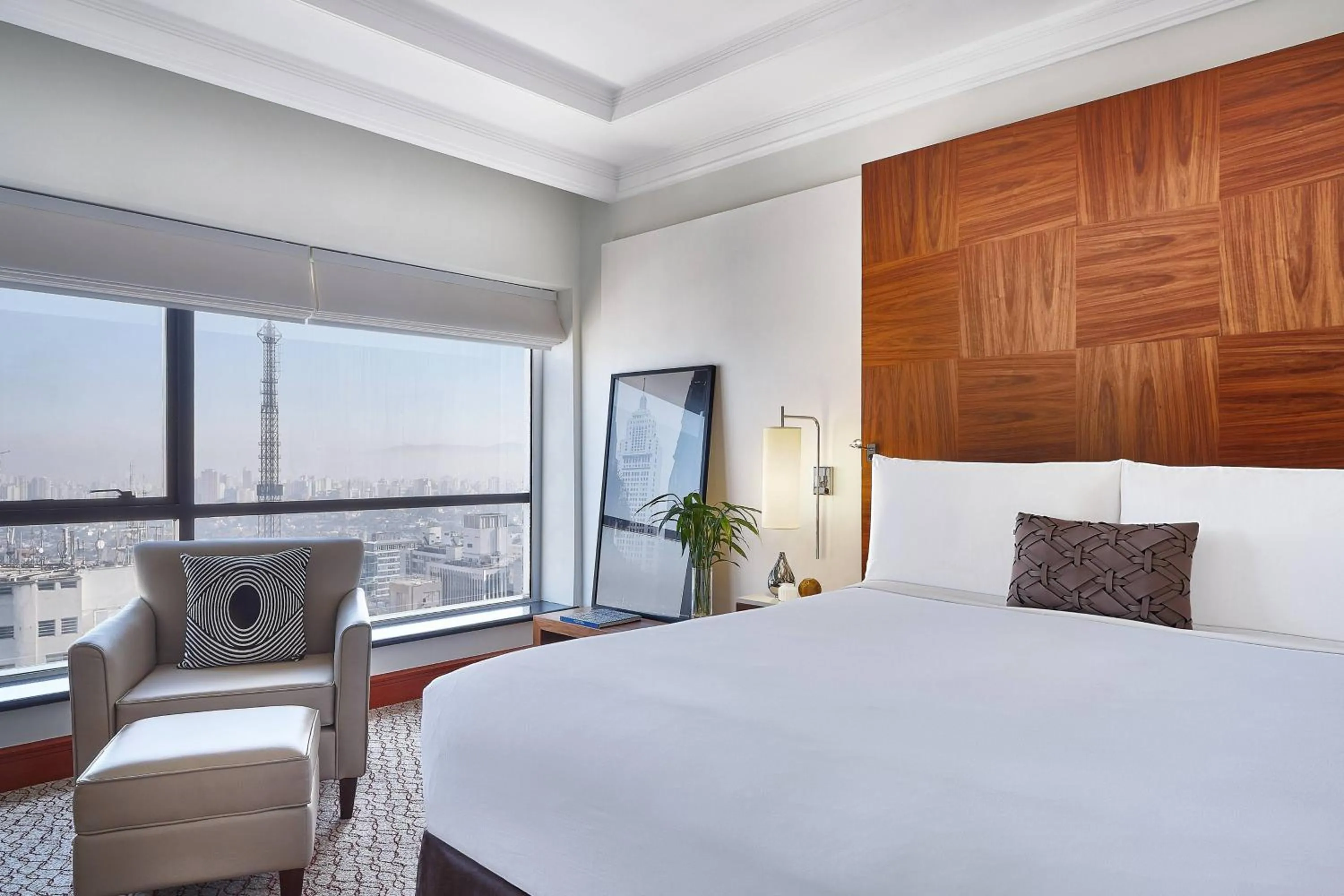 Bedroom, Bed in Renaissance São Paulo Hotel