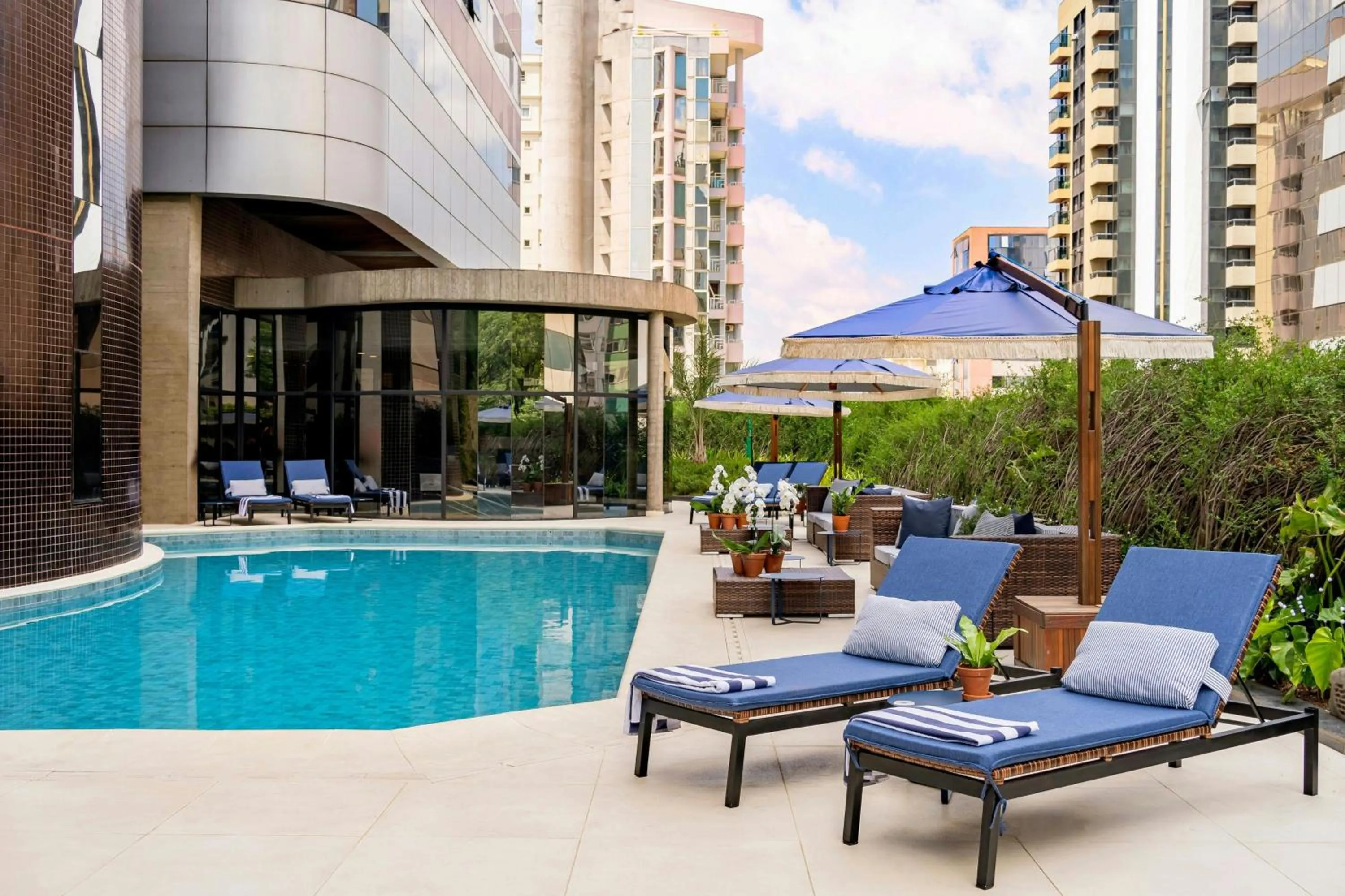Swimming pool in Renaissance São Paulo Hotel