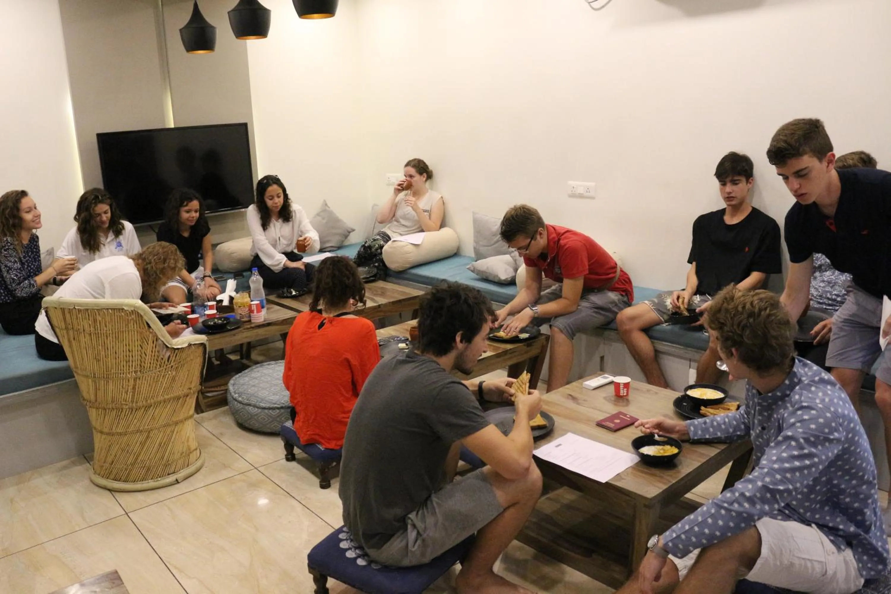 Communal lounge/ TV room in Blue Beds Hostel