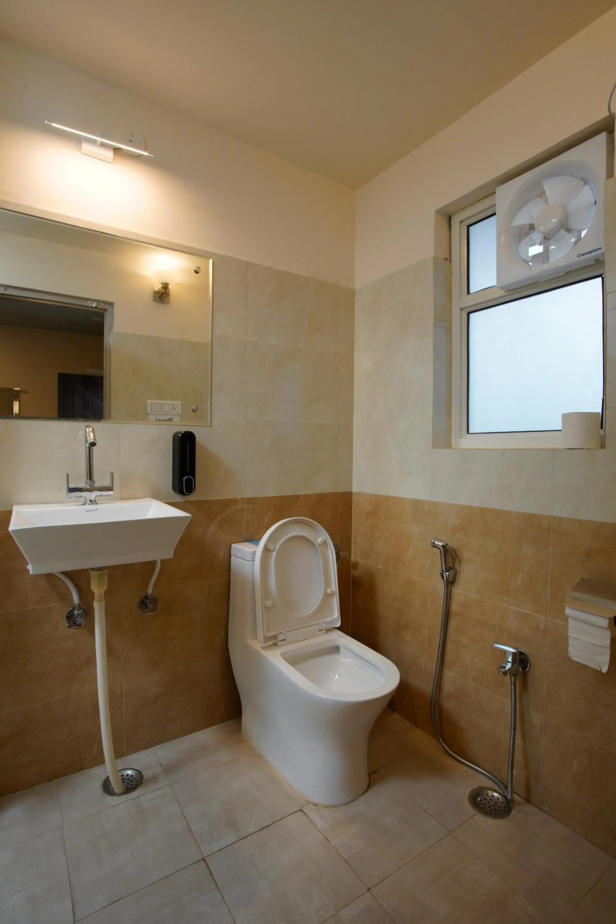 Toilet in Blue Beds Hostel