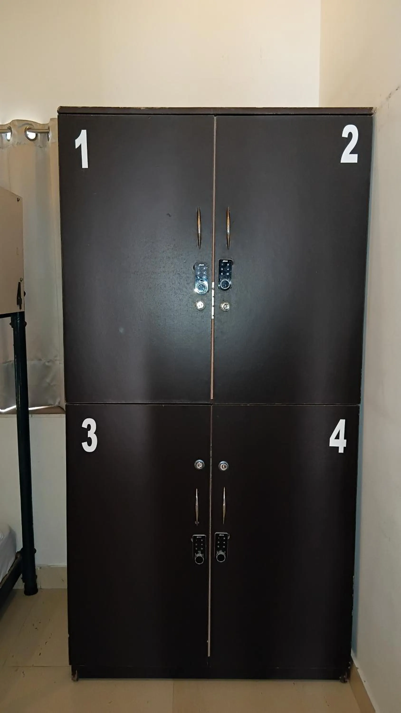 locker in Blue Beds Hostel