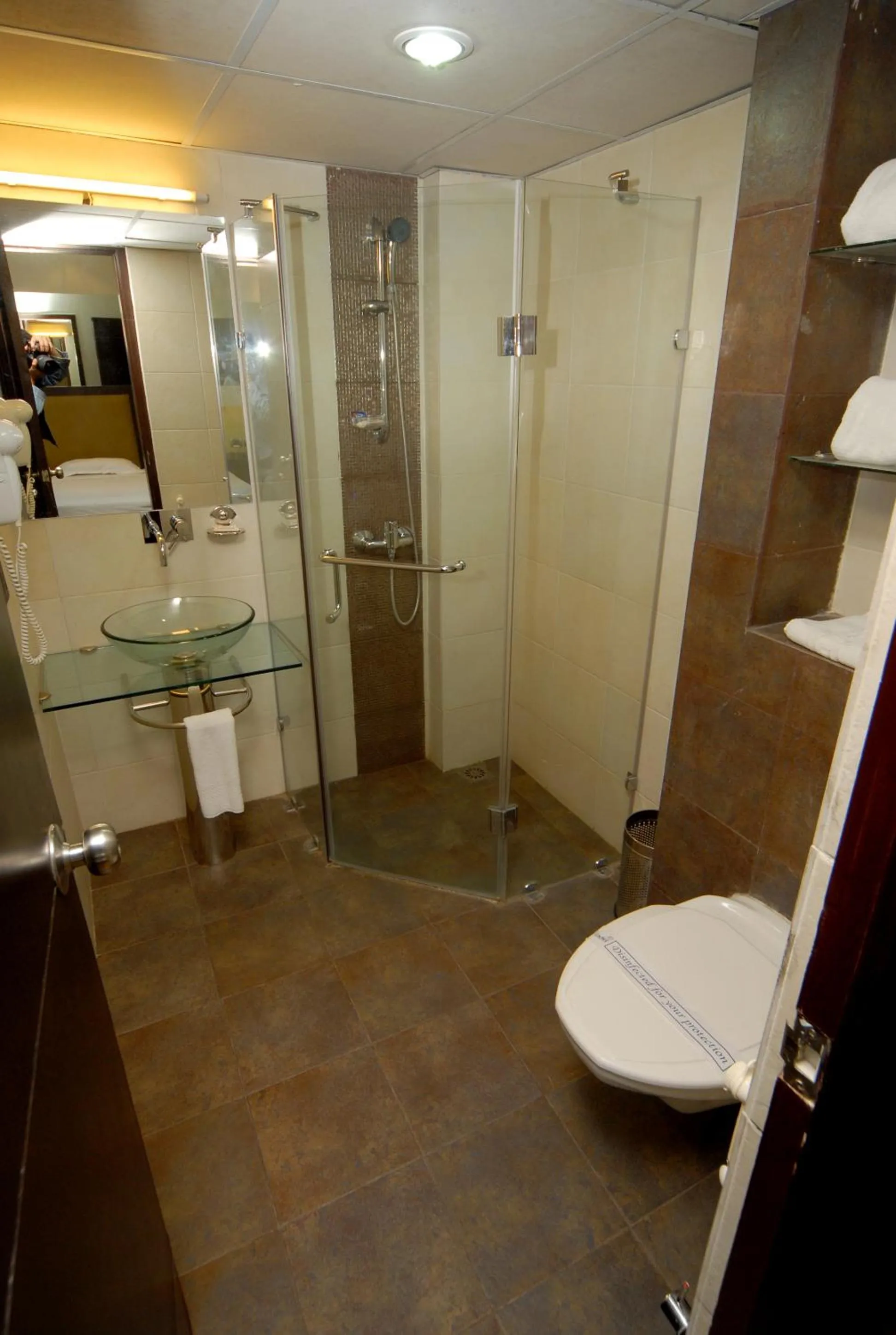 Shower in Hotel Arif Castles