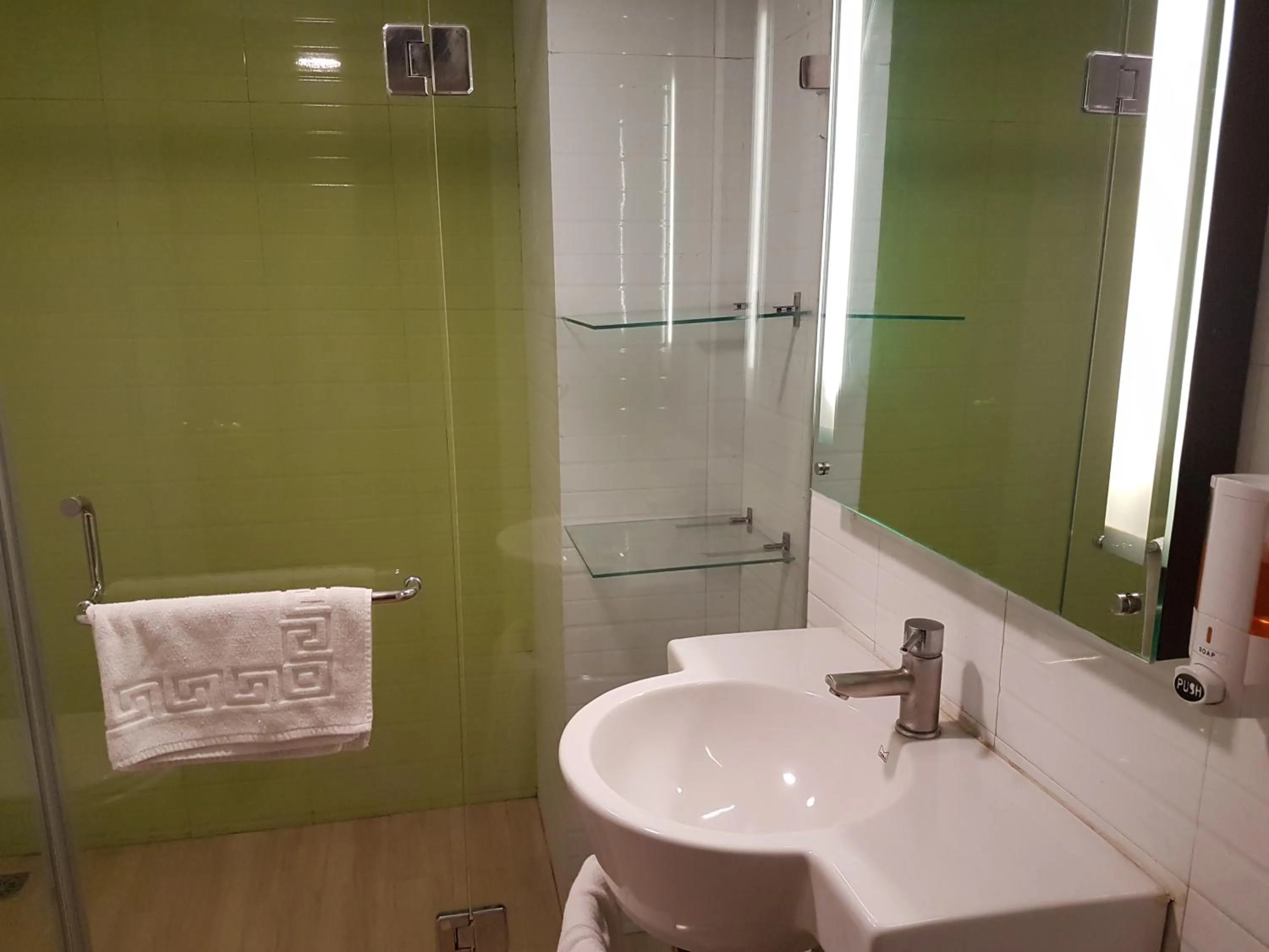 Bathroom in Hotel Arif Castles