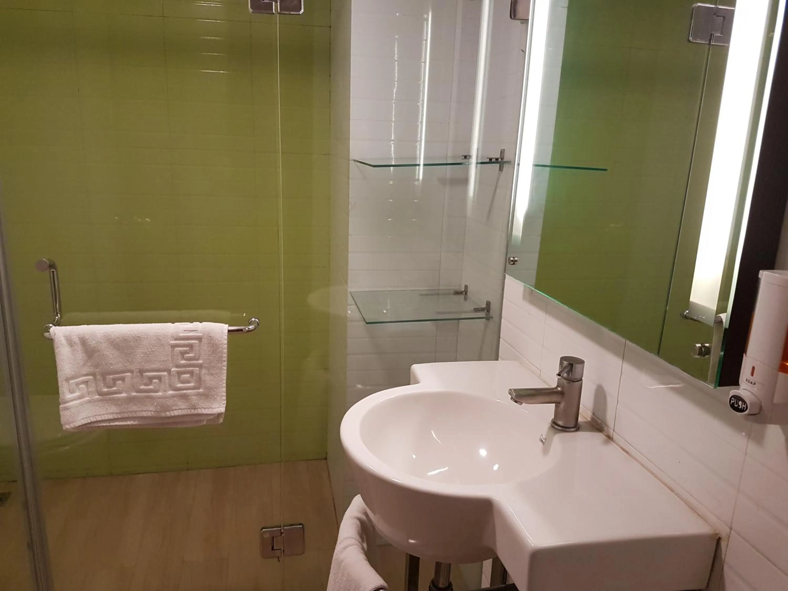 Bathroom in Hotel Arif Castles