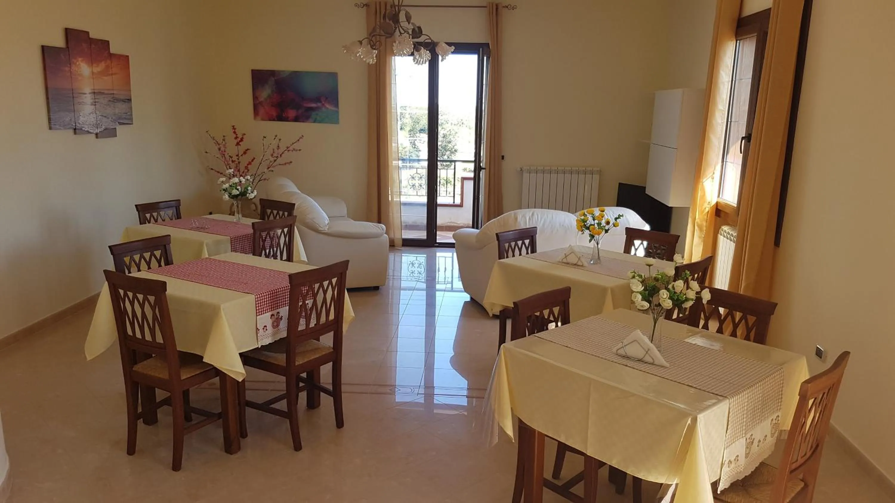 Communal lounge/ TV room in B&B Villa Eleonora Tropea