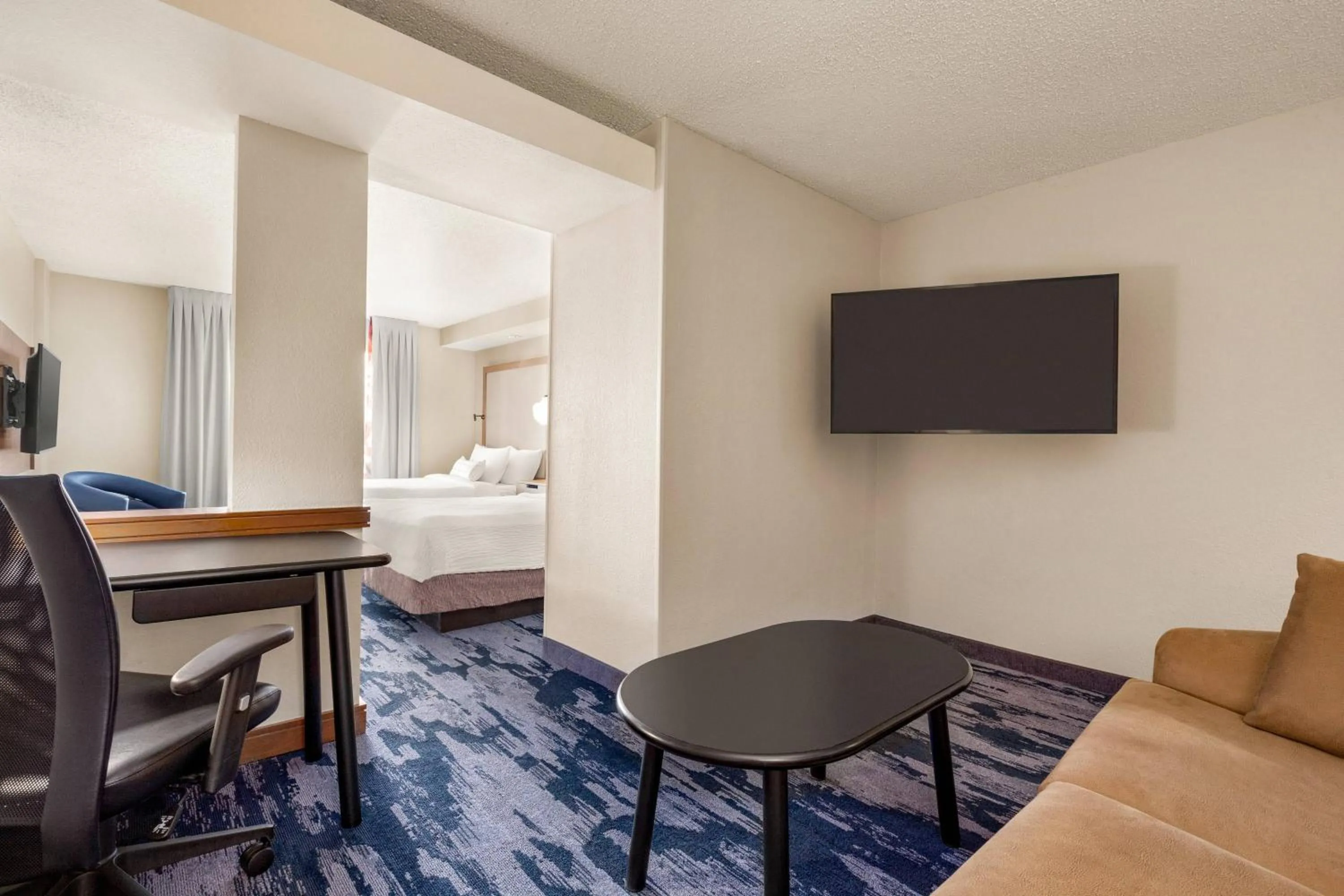Living room, Bed in Fairfield Inn & Suites by Marriott Reno Sparks