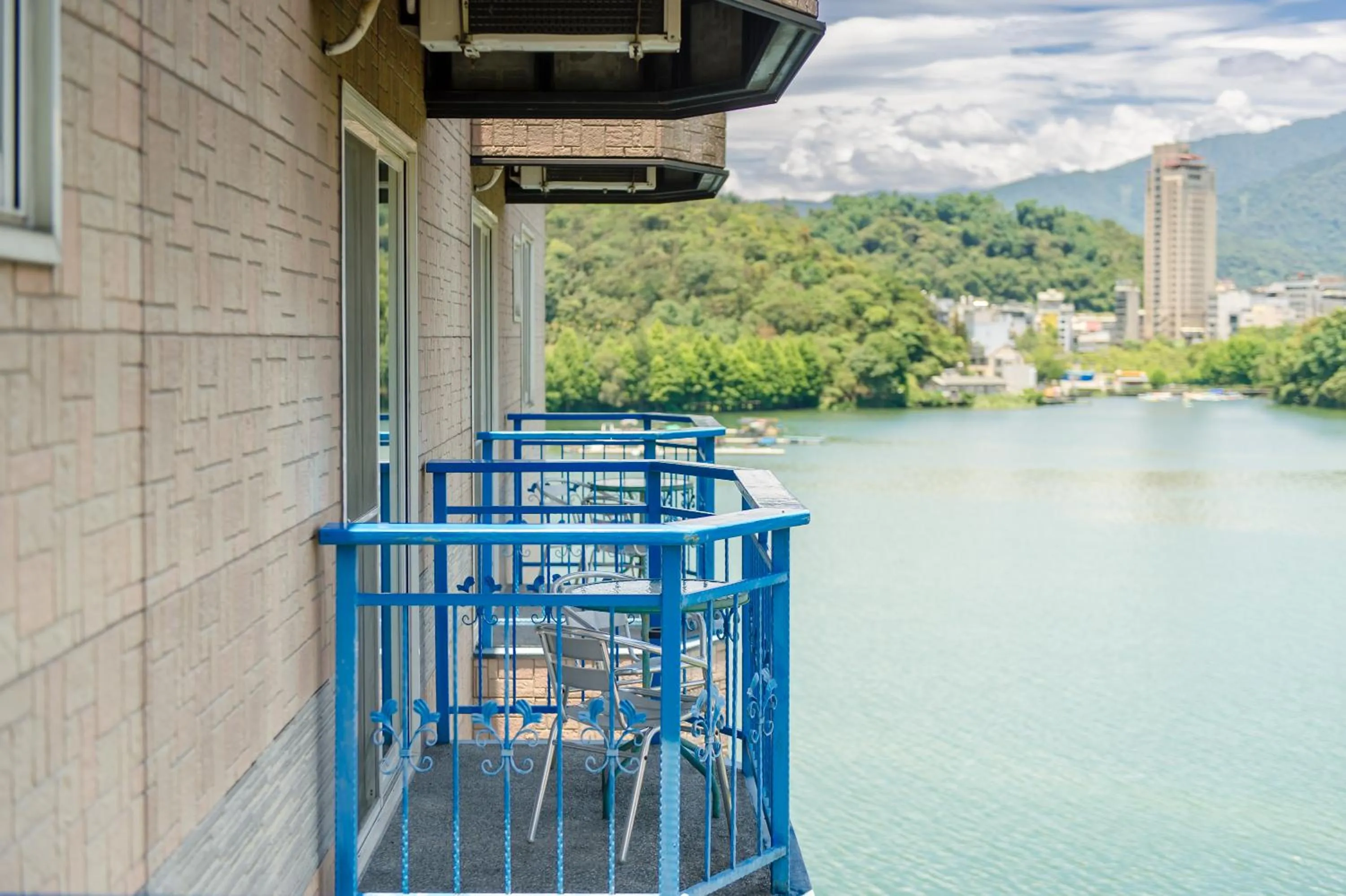 Balcony/Terrace in Bishui Shanju Lakeside B&B