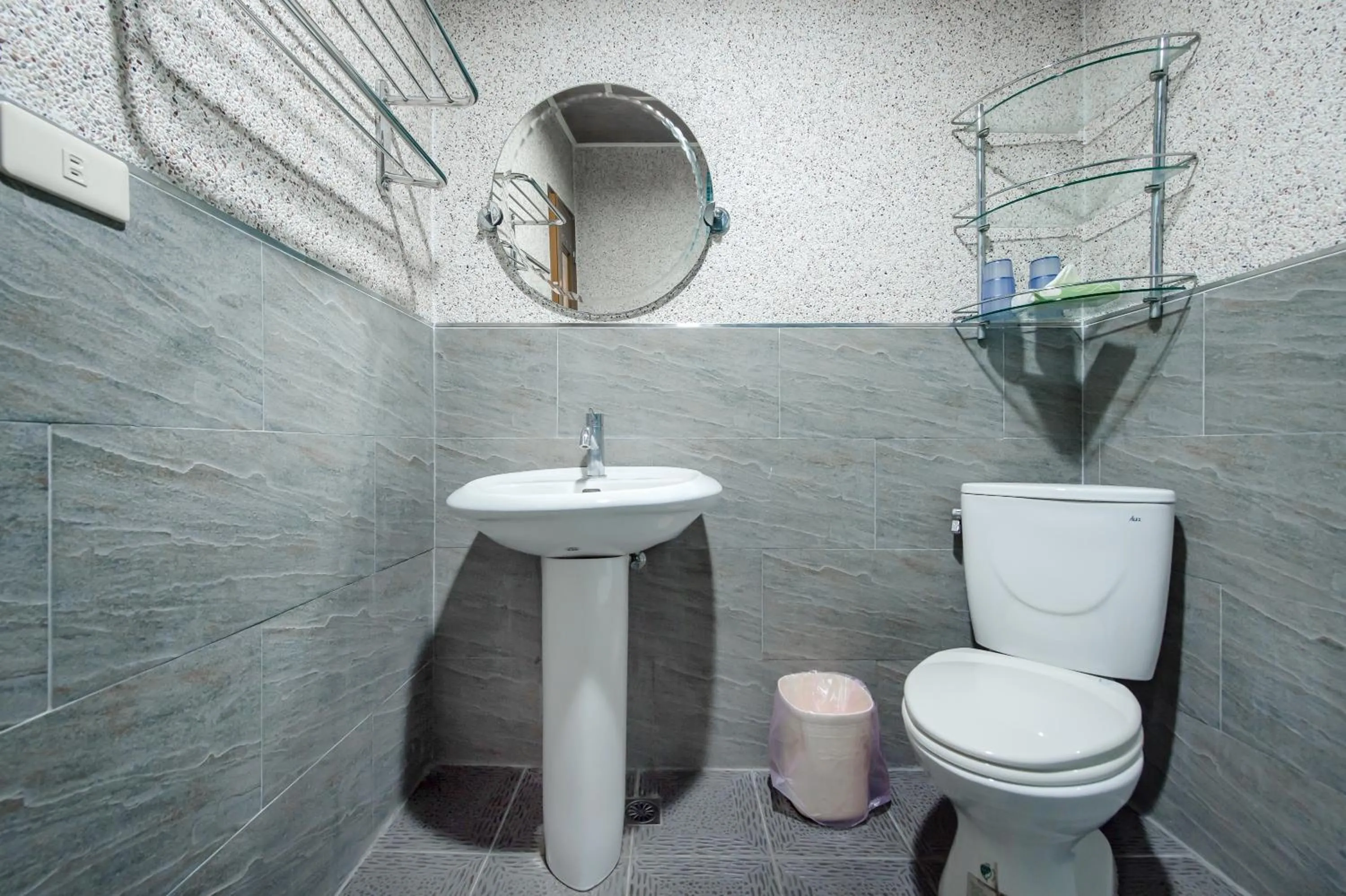 Toilet in Bishui Shanju Lakeside B&B