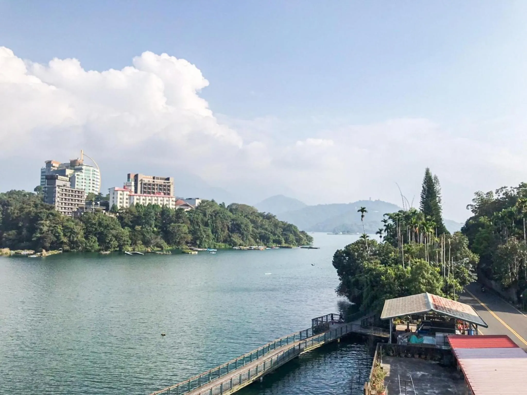 Lake view in Bishui Shanju Lakeside B&B