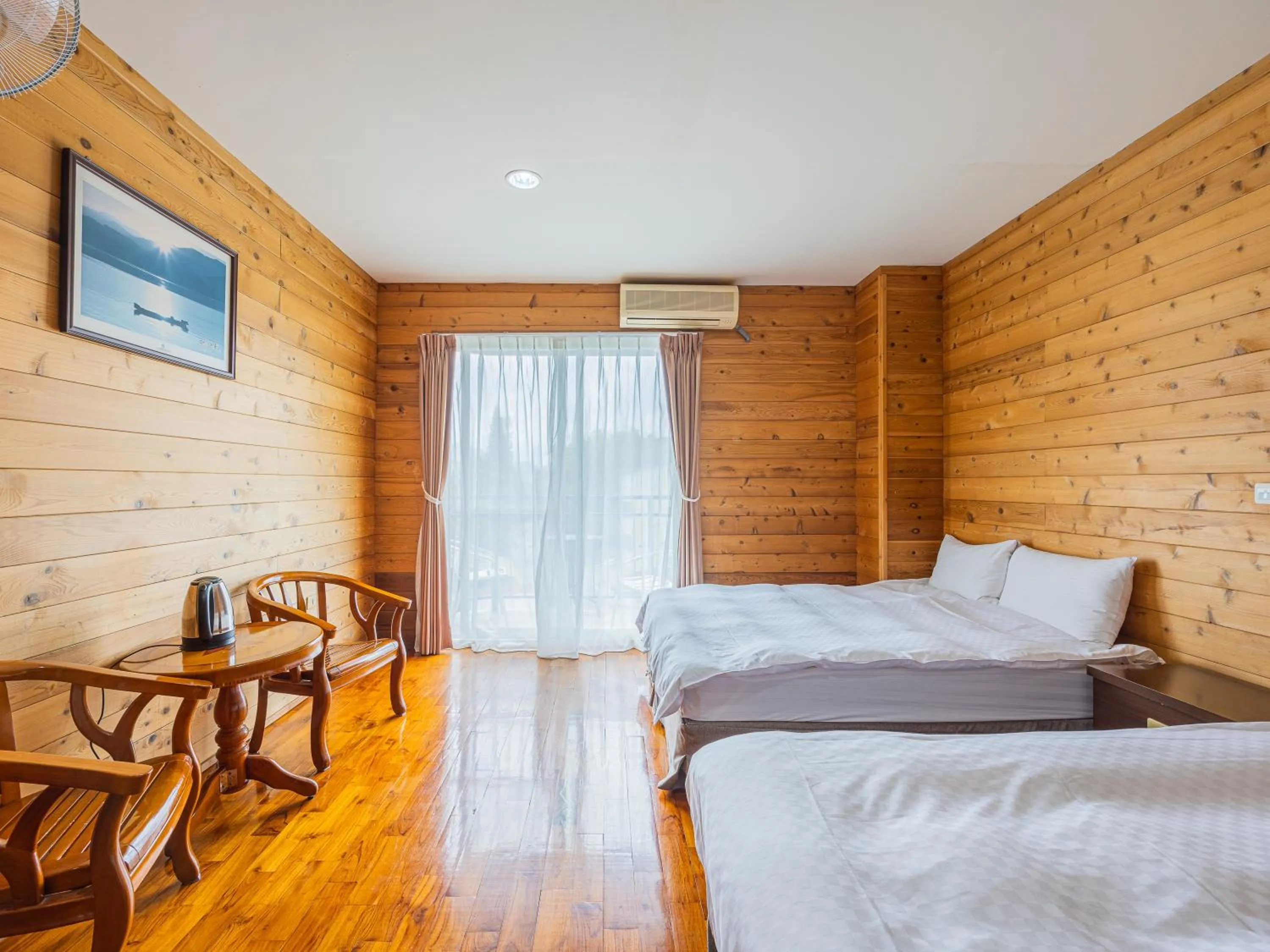 Photo of the whole room, Bed in Bishui Shanju Lakeside B&B