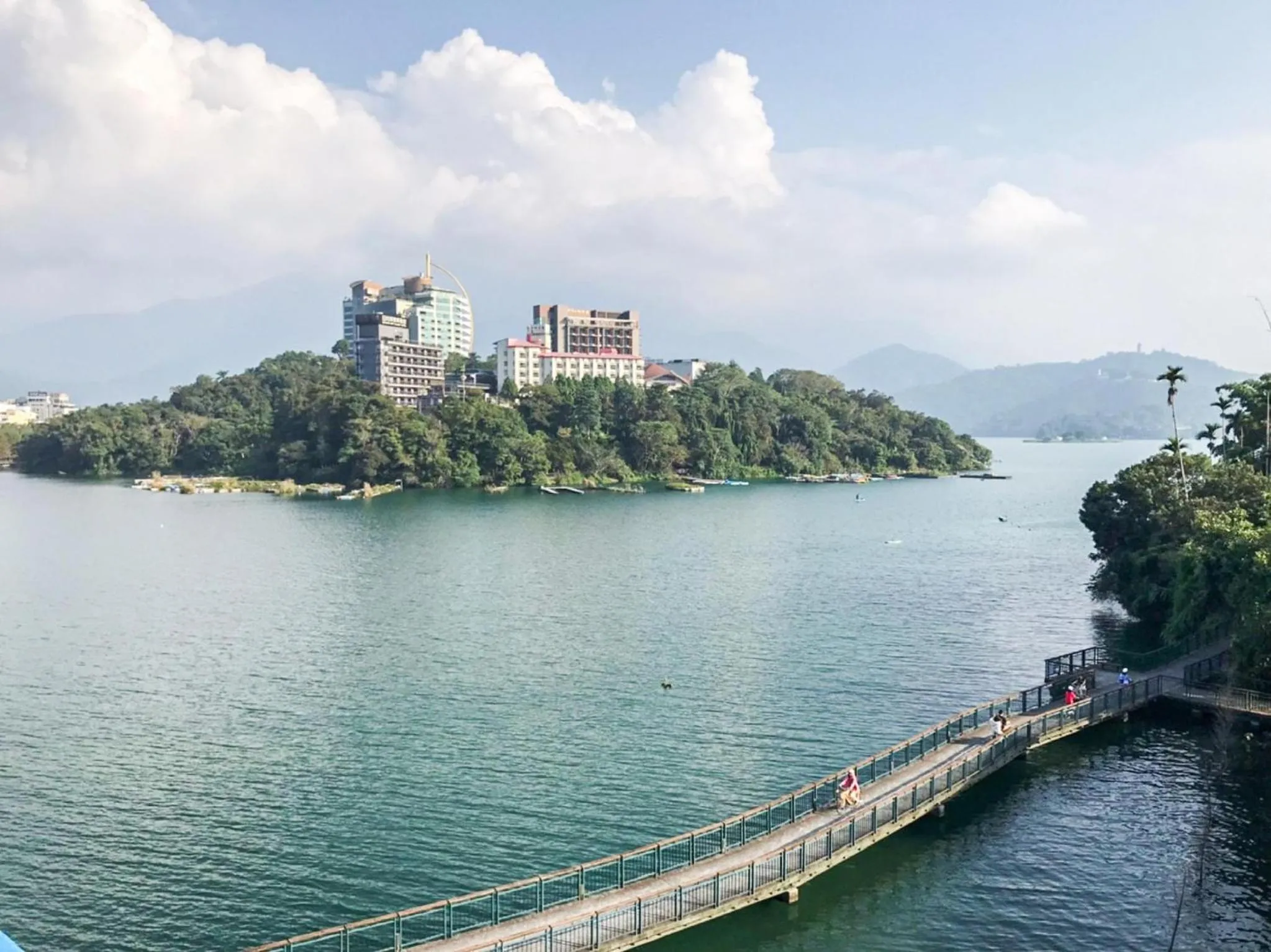 Lake view in Bishui Shanju Lakeside B&B