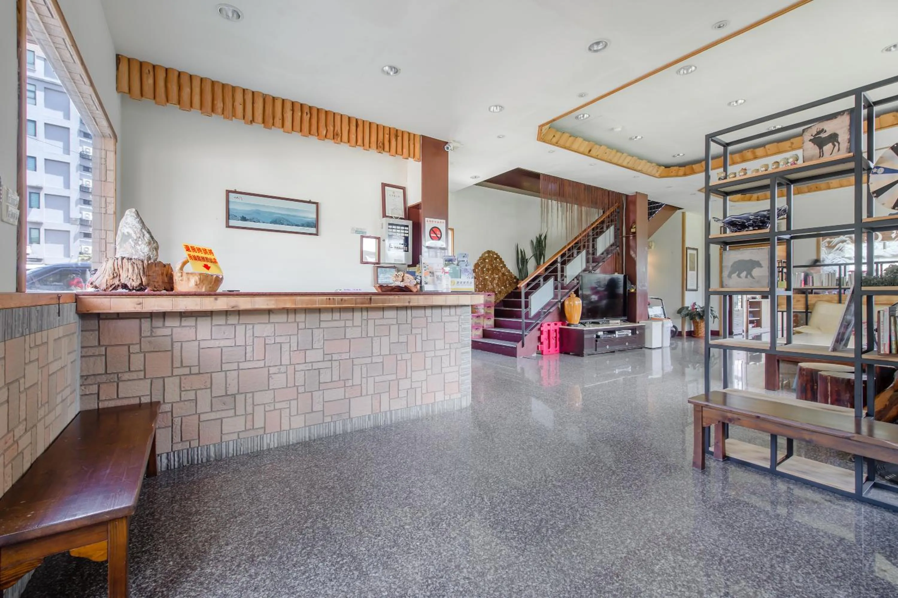 Lobby or reception in Bishui Shanju Lakeside B&B