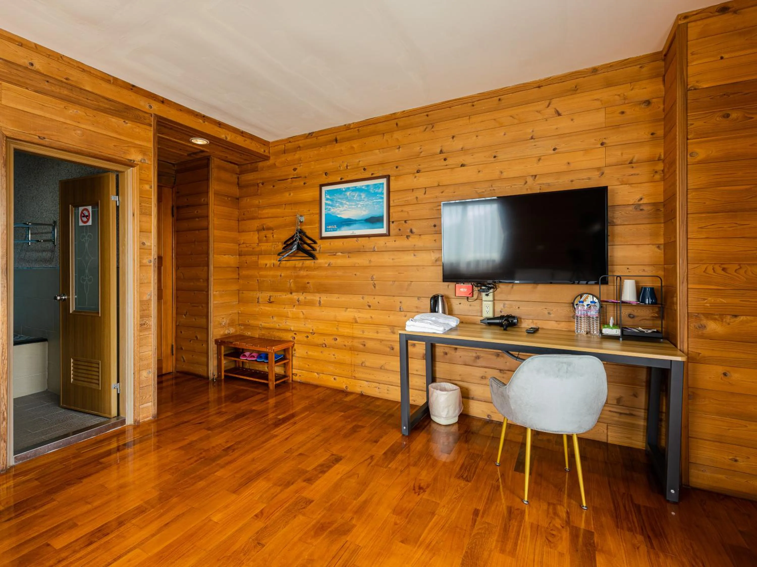 On site in Bishui Shanju Lakeside B&B