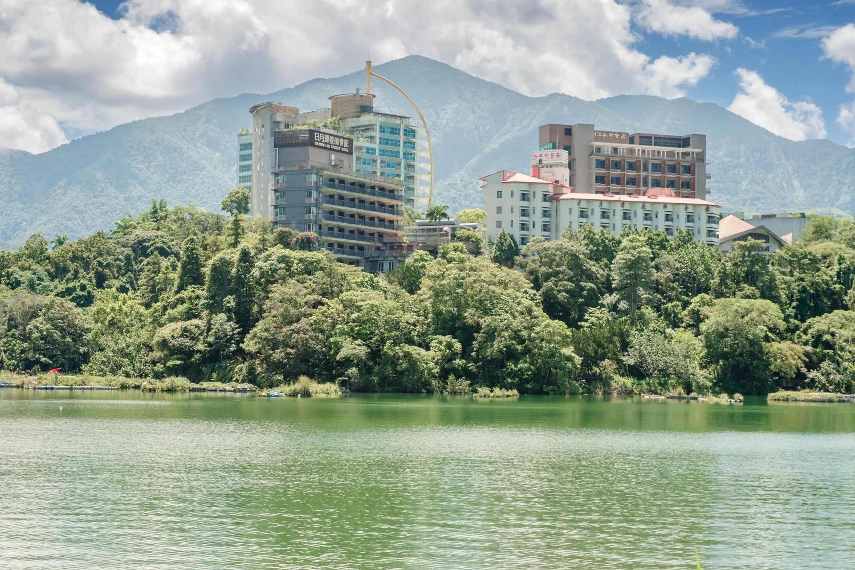 Lake view in Bishui Shanju Lakeside B&B