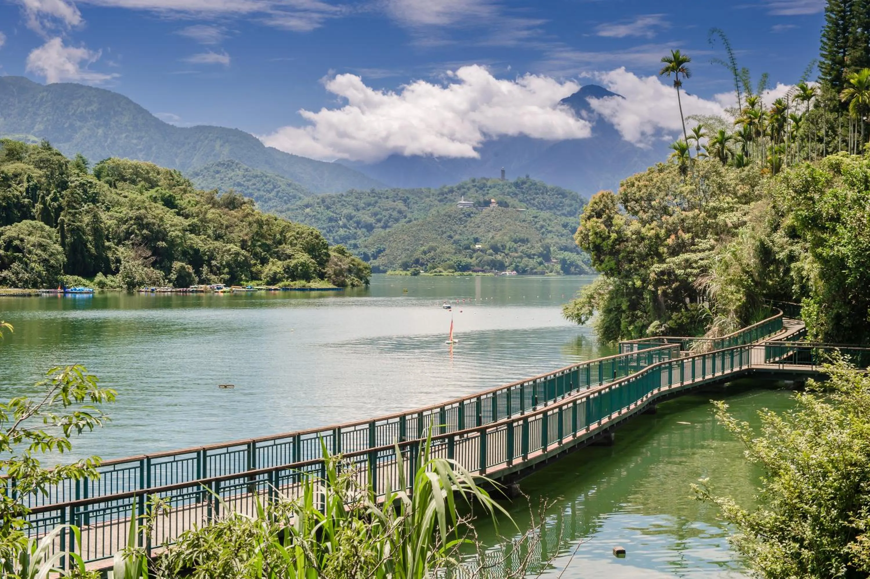 Lake view in Bishui Shanju Lakeside B&B