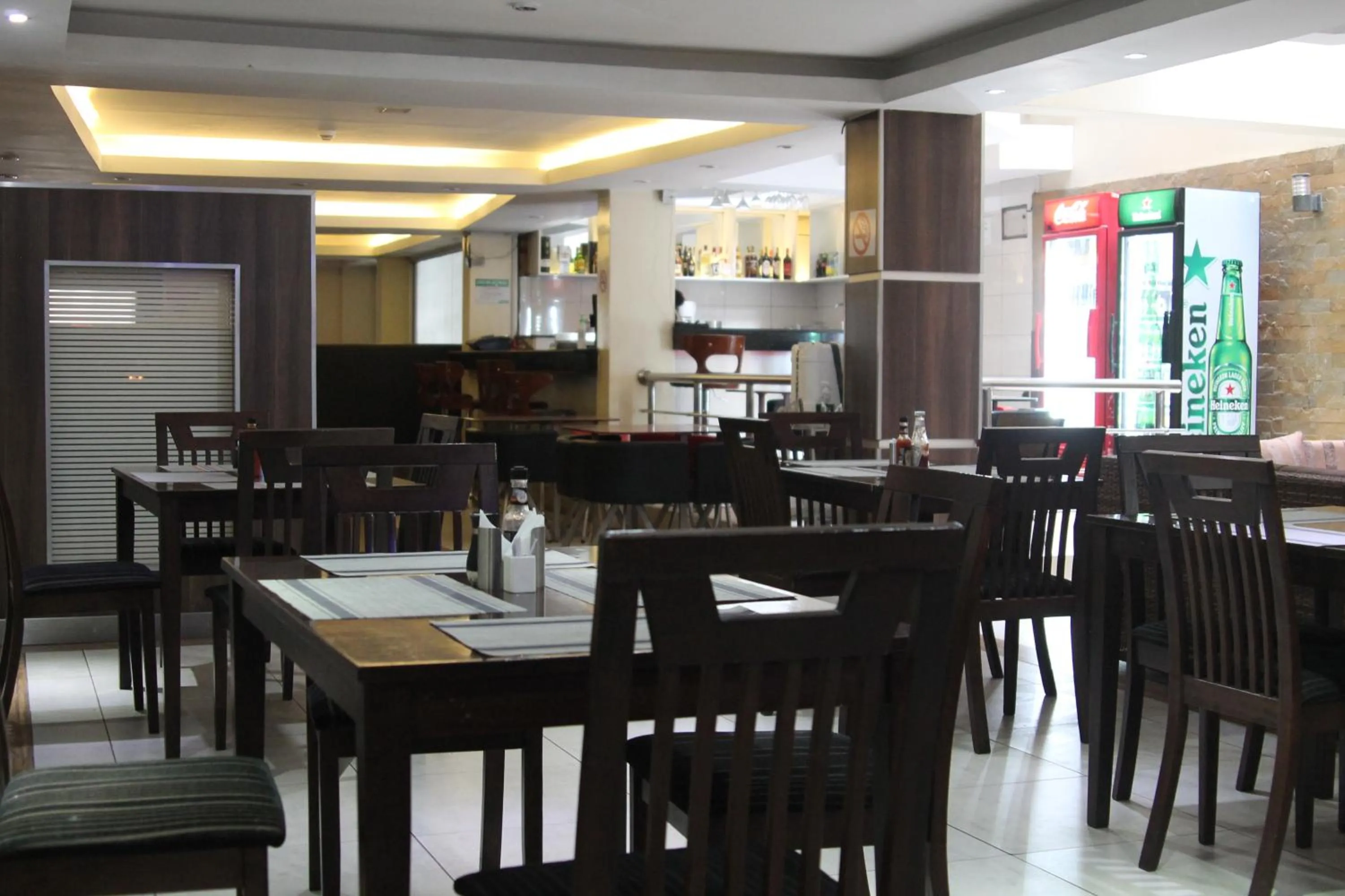 Restaurant/places to eat in Airport Landing Hotel