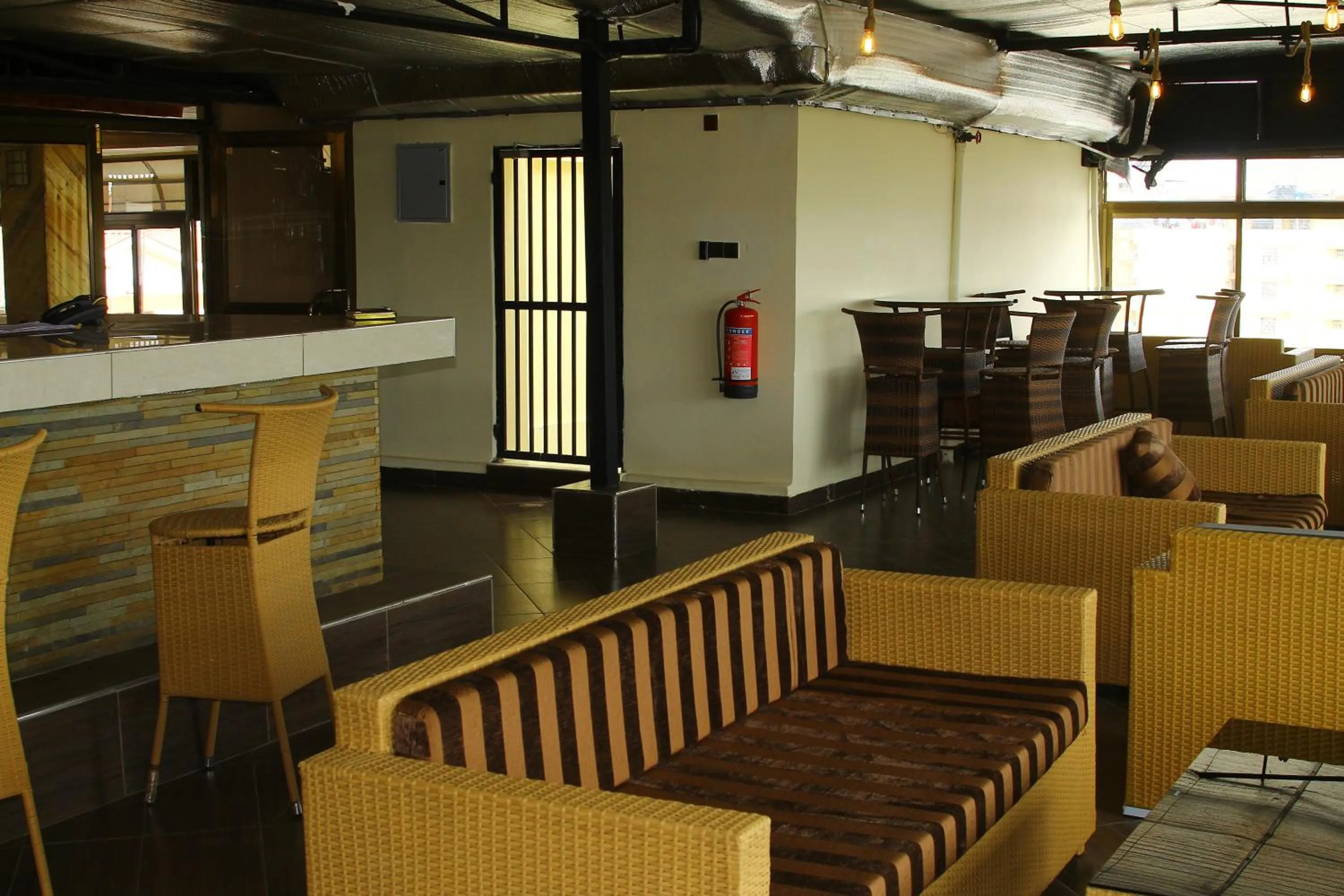 Restaurant/places to eat in Airport Landing Hotel