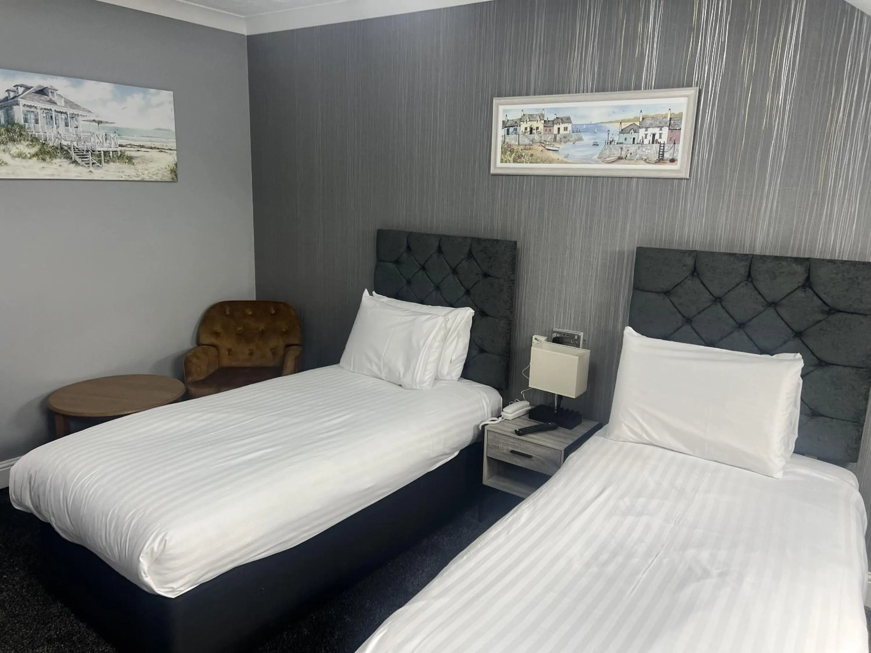 Bedroom, Bed in Dolphin Hotel St Ives