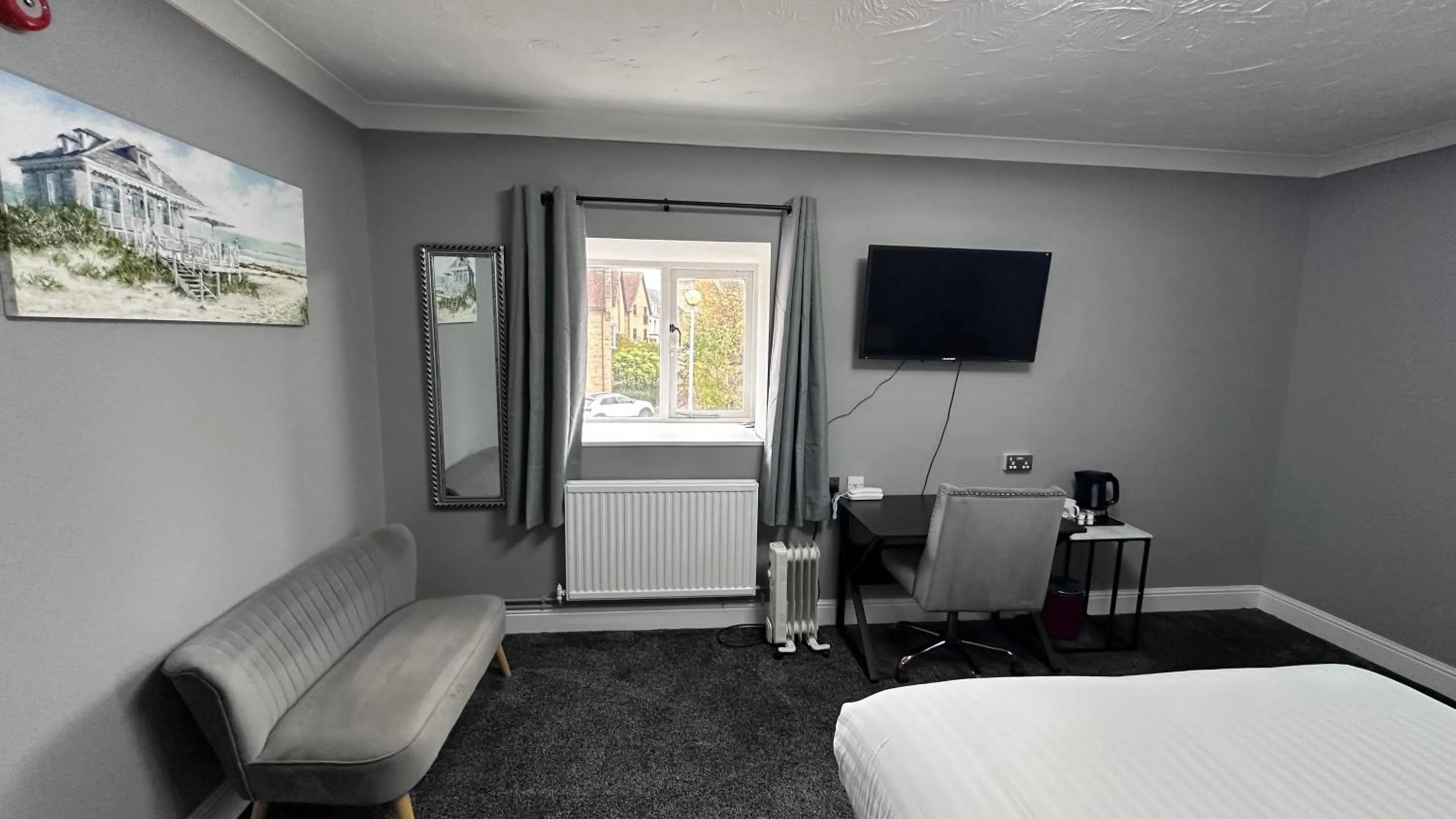 Photo of the whole room, Bed in Dolphin Hotel St Ives