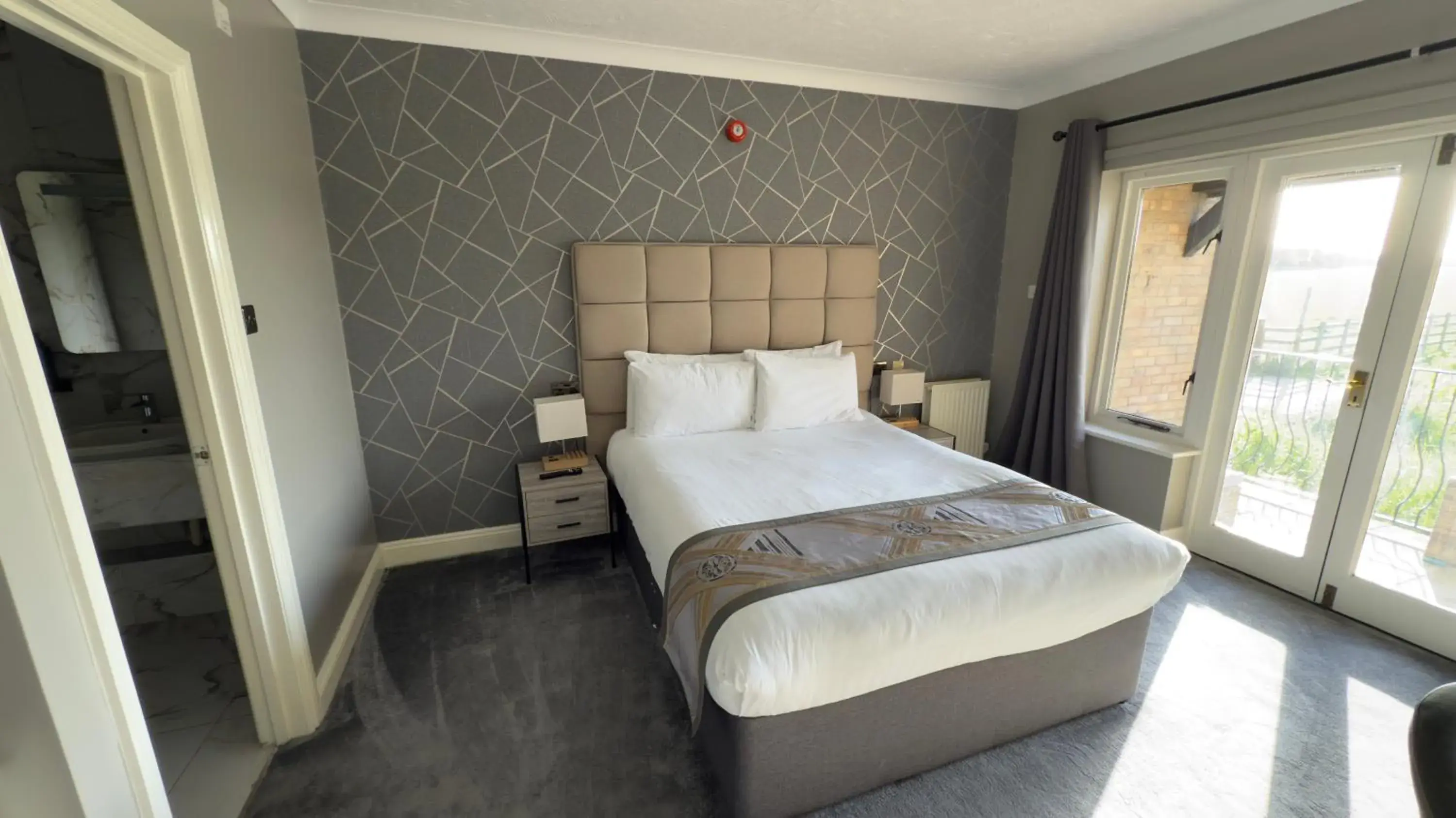 Deluxe King Room in Dolphin Hotel St Ives Deluxe King Room in Dolphin Hotel St Ives