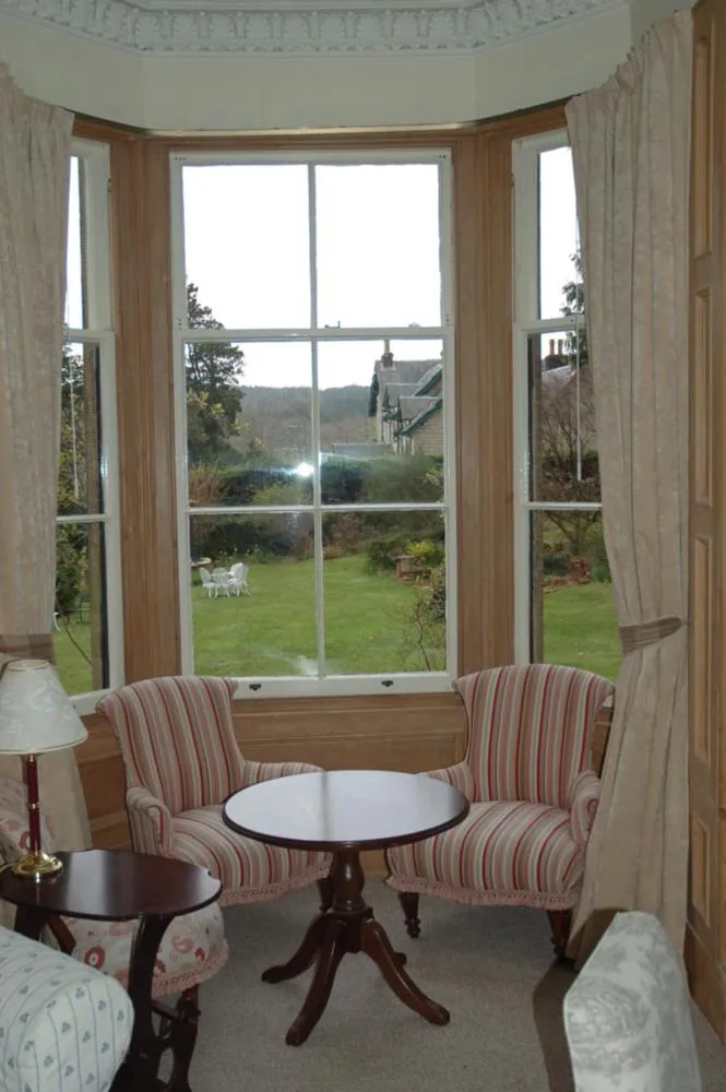 Communal lounge/ TV room in Lubnaig Guest House