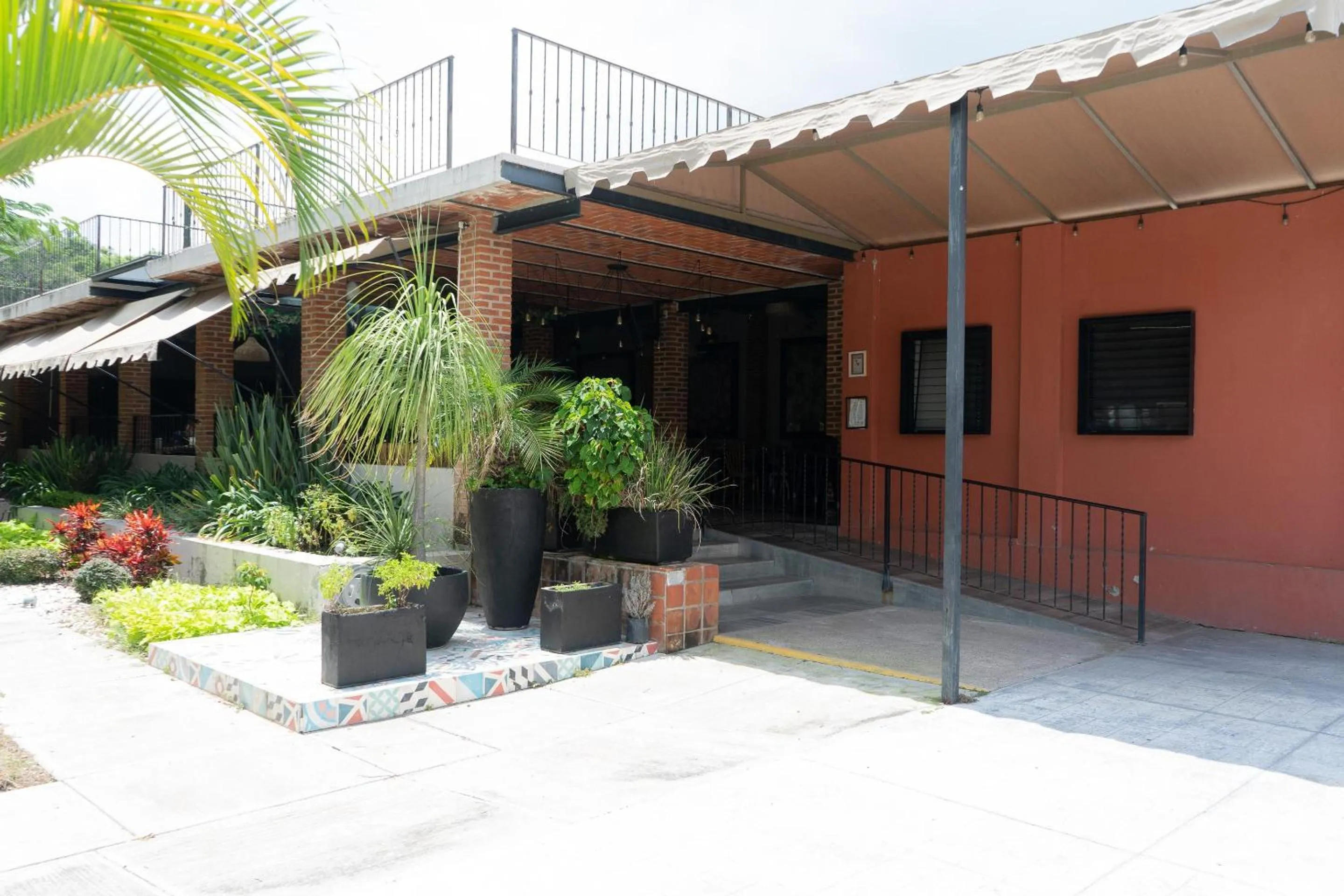 Restaurant/places to eat in Capital O La Joya Del Lago