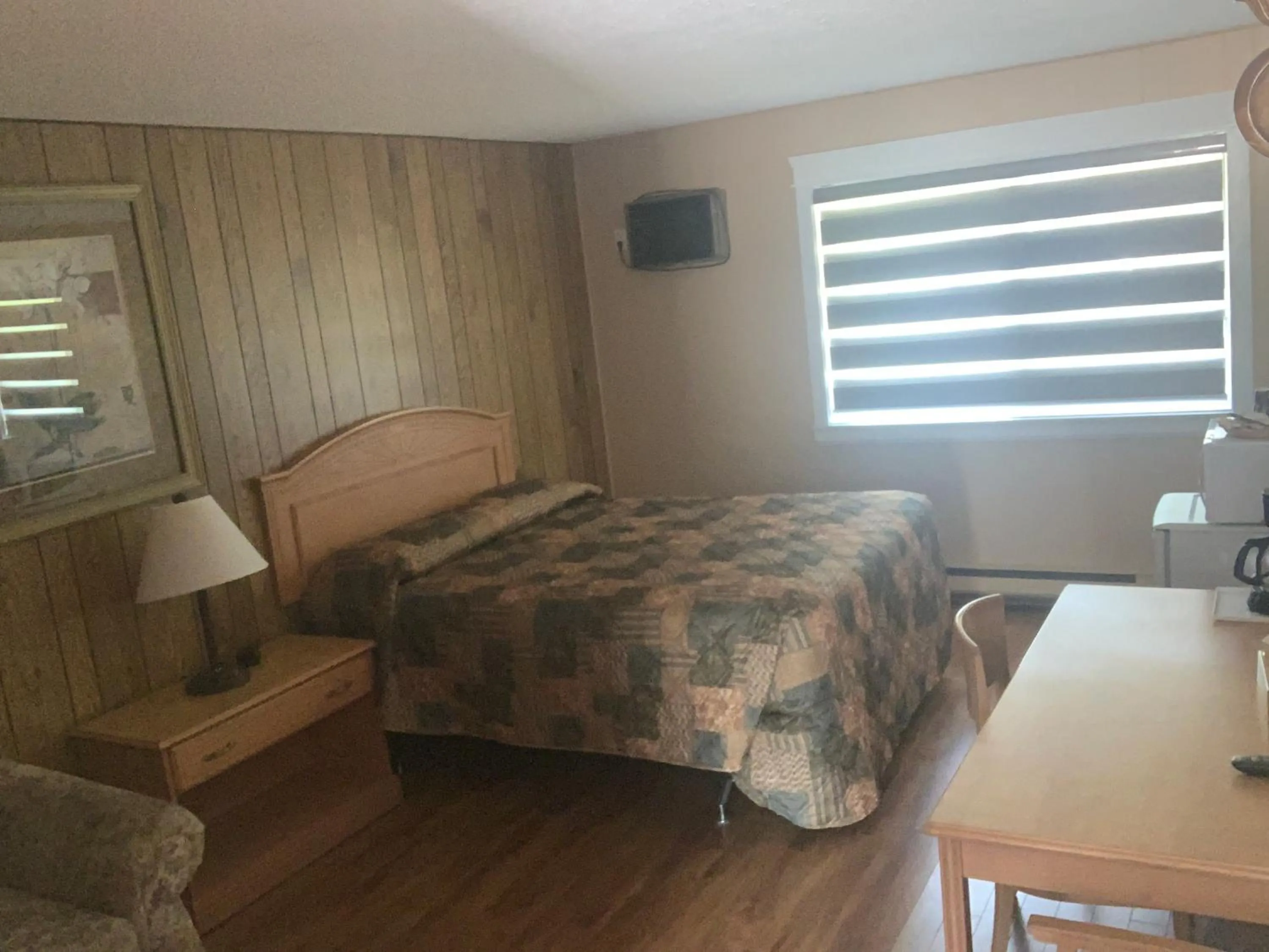 Bed in Green View Motel and RV Park