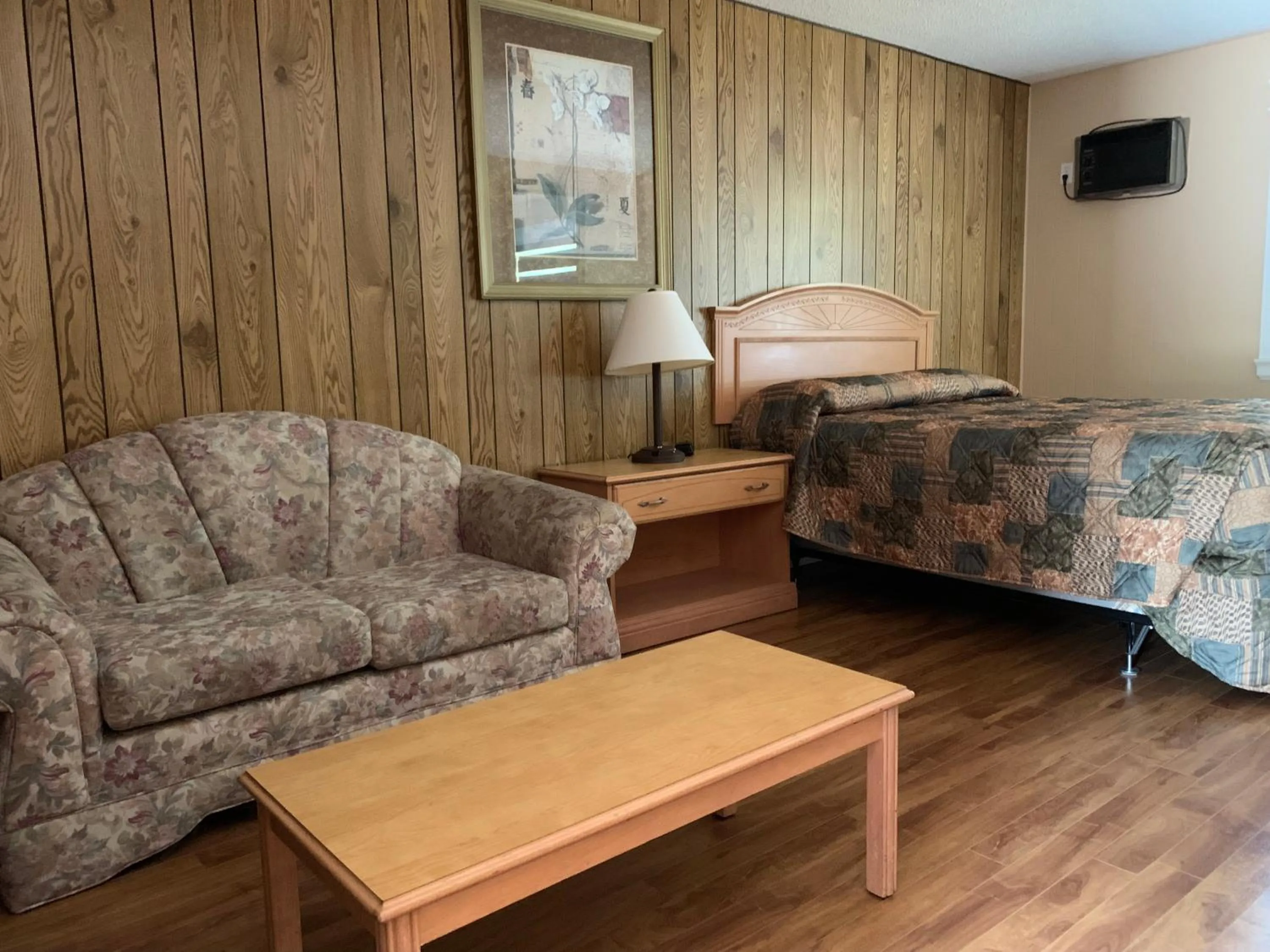 Bed in Green View Motel and RV Park