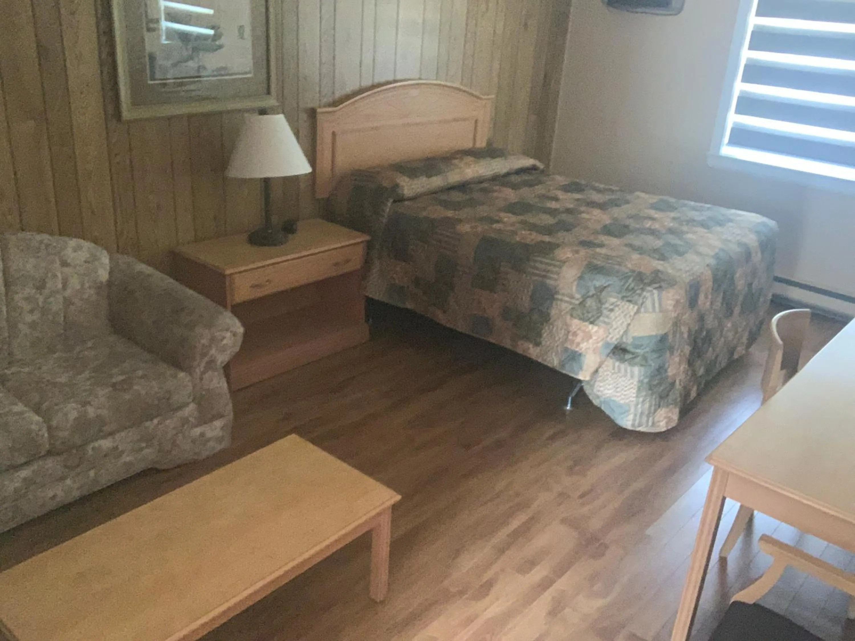 Bed in Green View Motel and RV Park