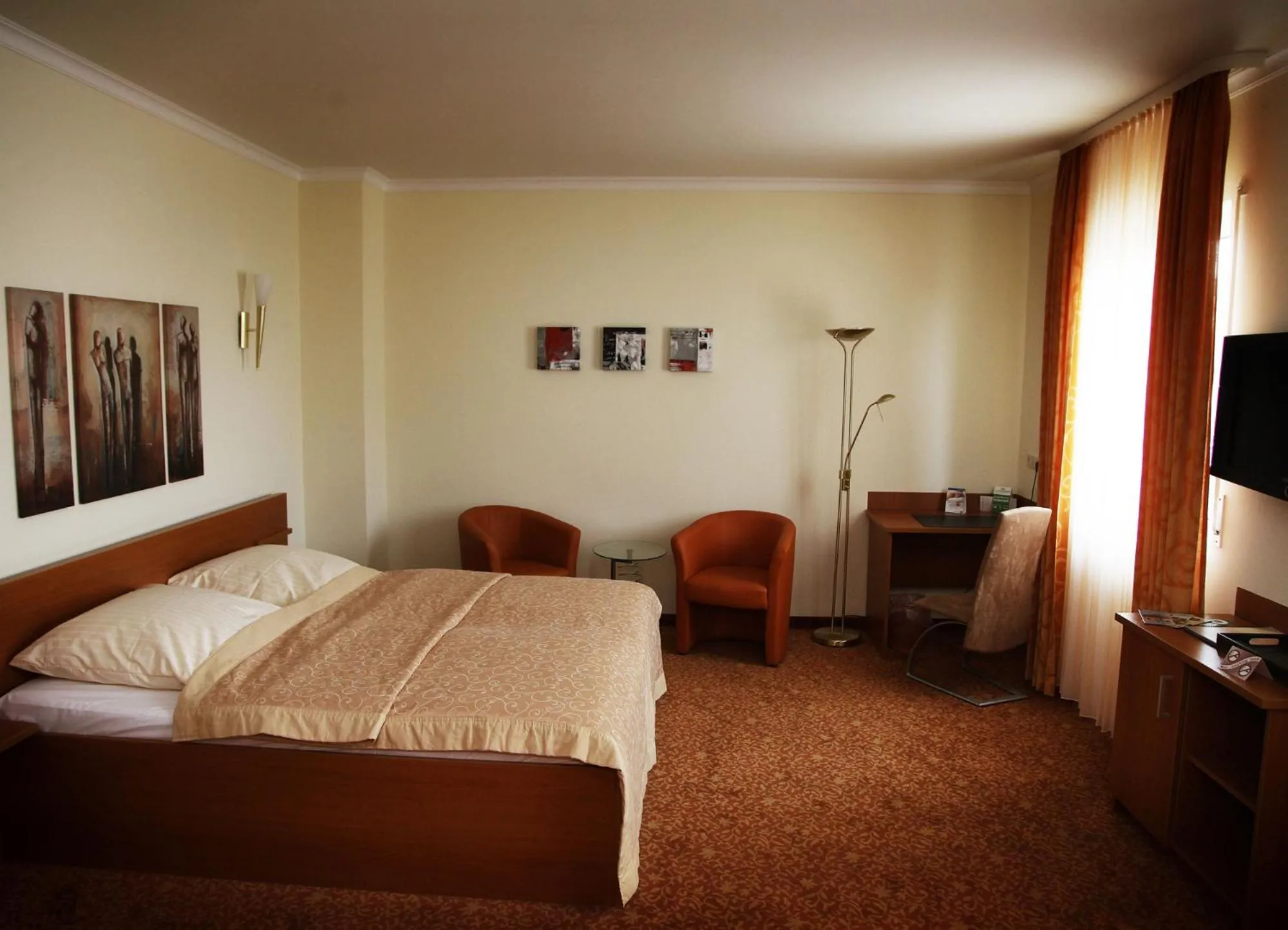 Photo of the whole room, Bed in my CITY HOTEL