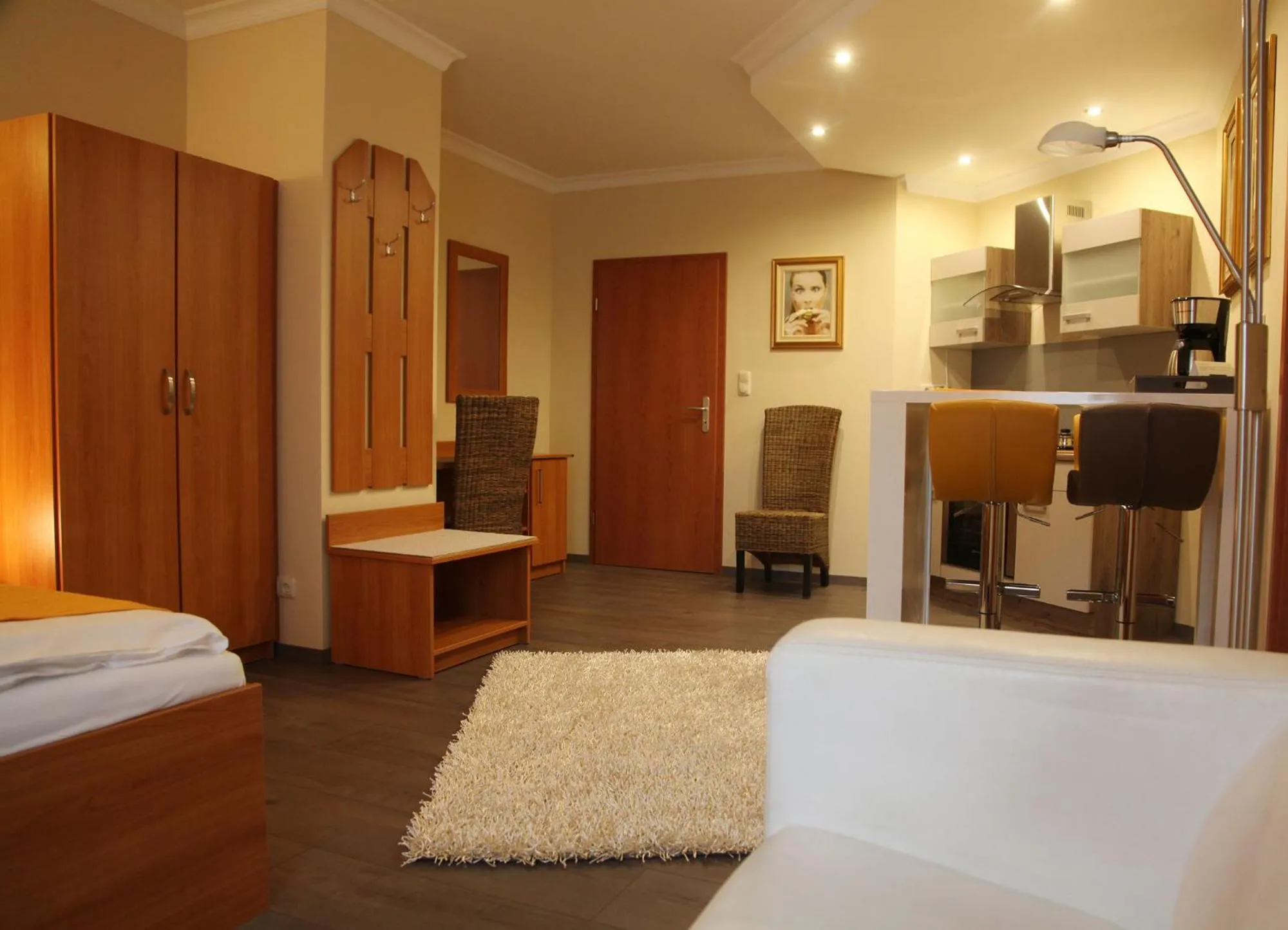 Kitchen or kitchenette, Bed in my CITY HOTEL