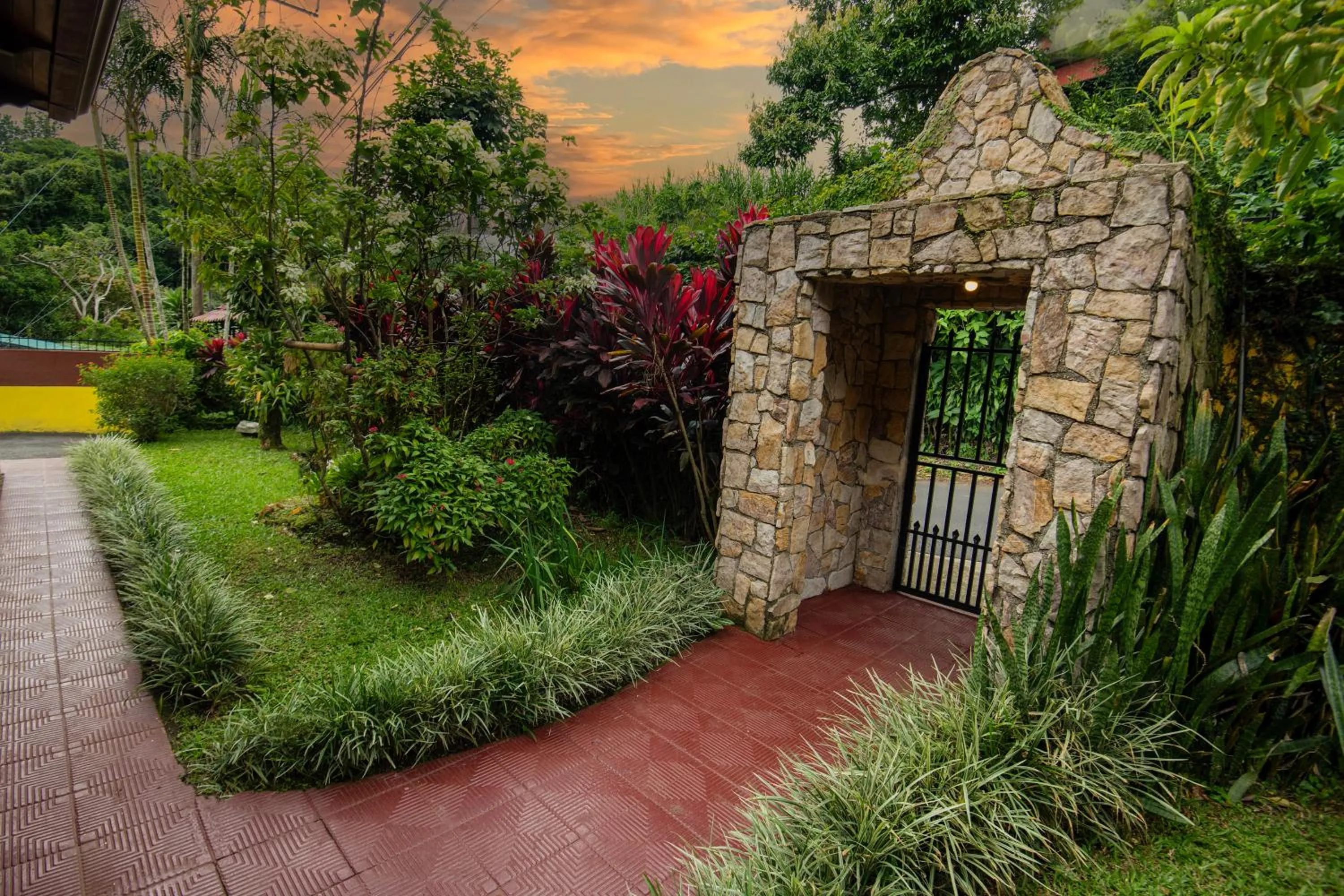 La Terraza Guest House B&B