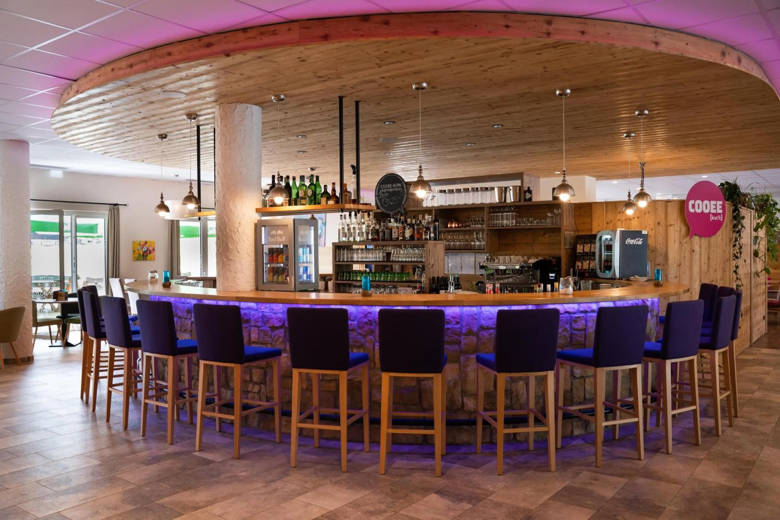 Lounge or bar in COOEE alpin Hotel Dachstein