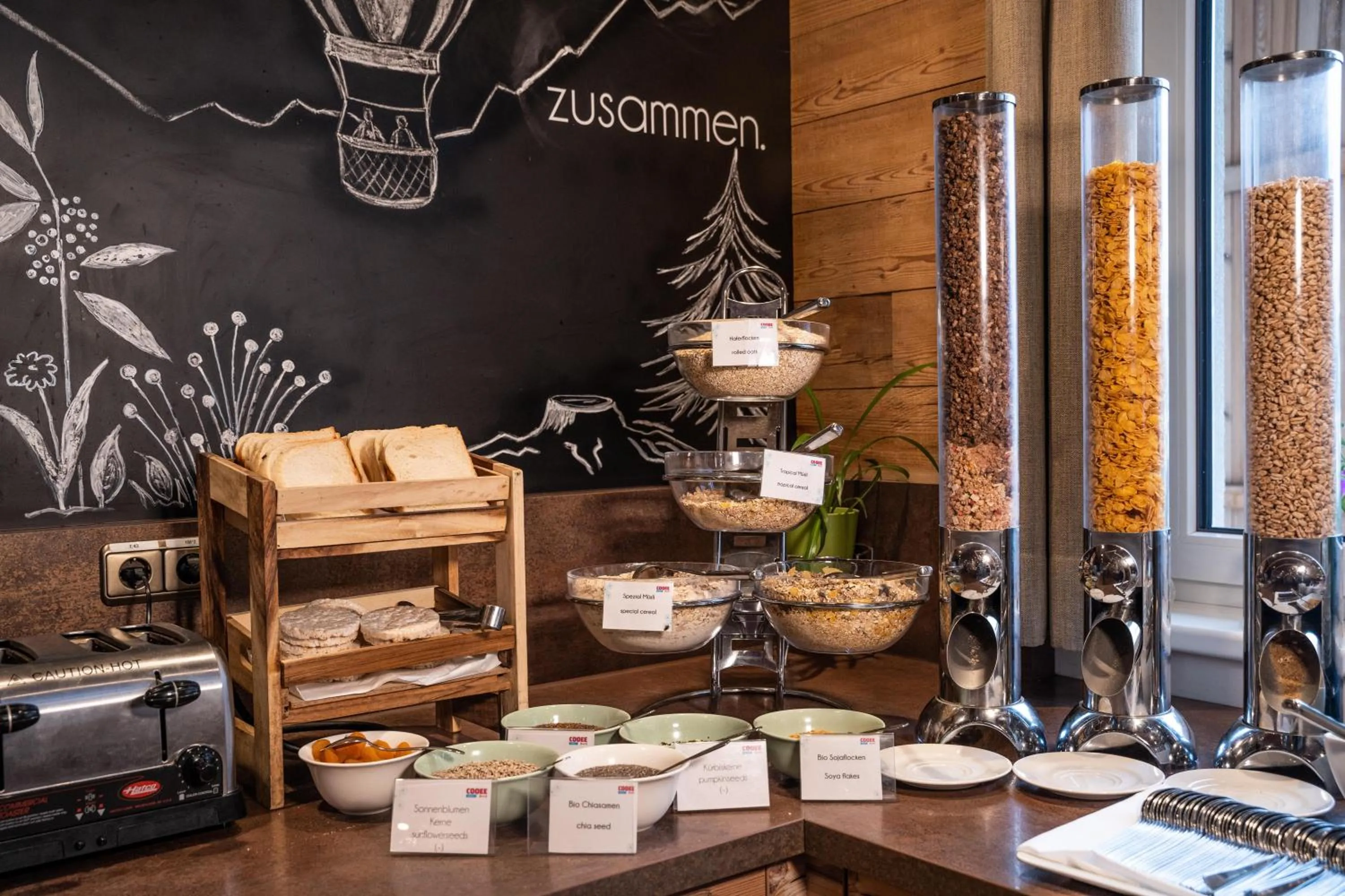 Restaurant/places to eat in COOEE alpin Hotel Dachstein