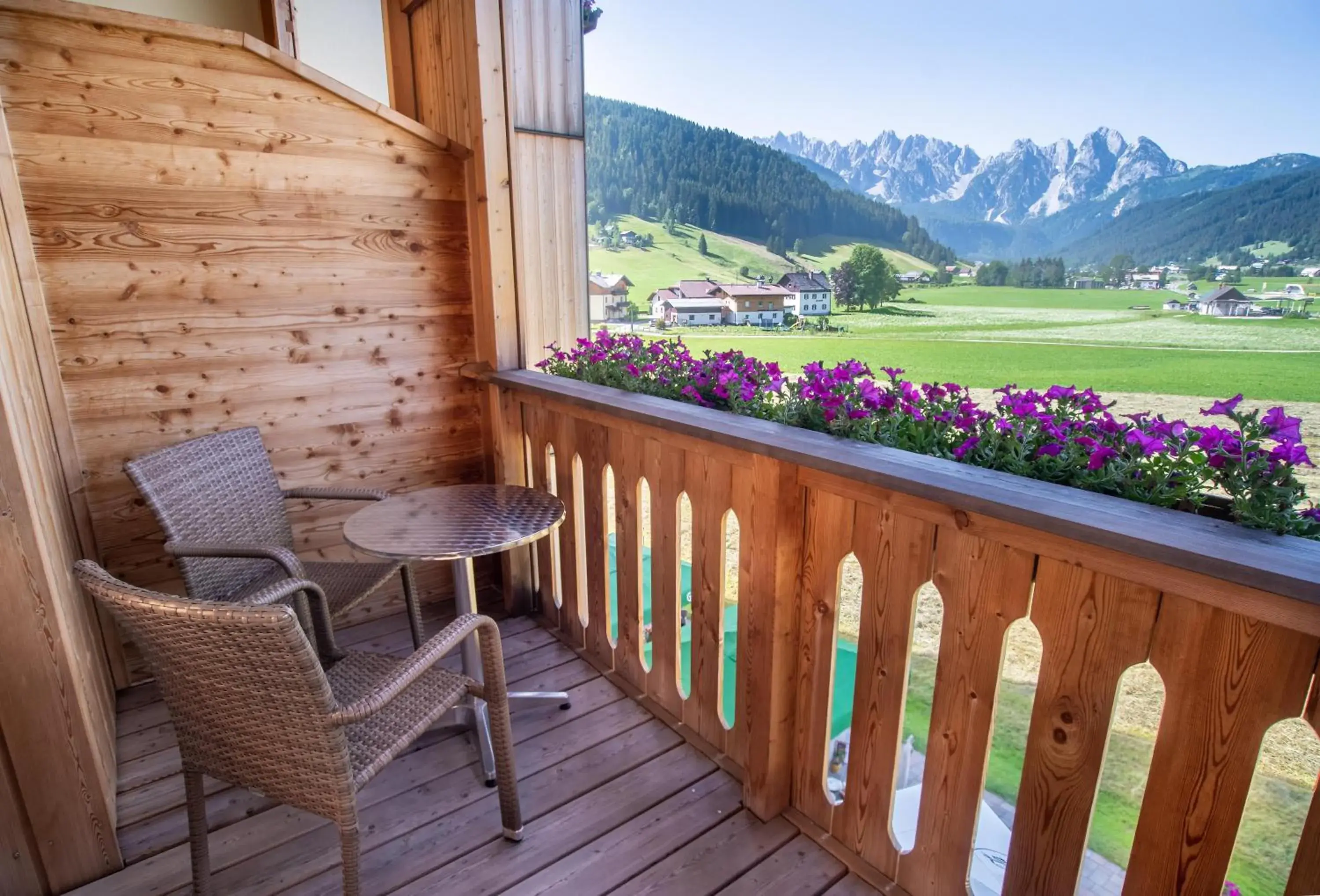 Double or Twin Room with Mountain View in COOEE alpin Hotel Dachstein Double or Twin Room with Mountain View in COOEE alpin Hotel Dachstein