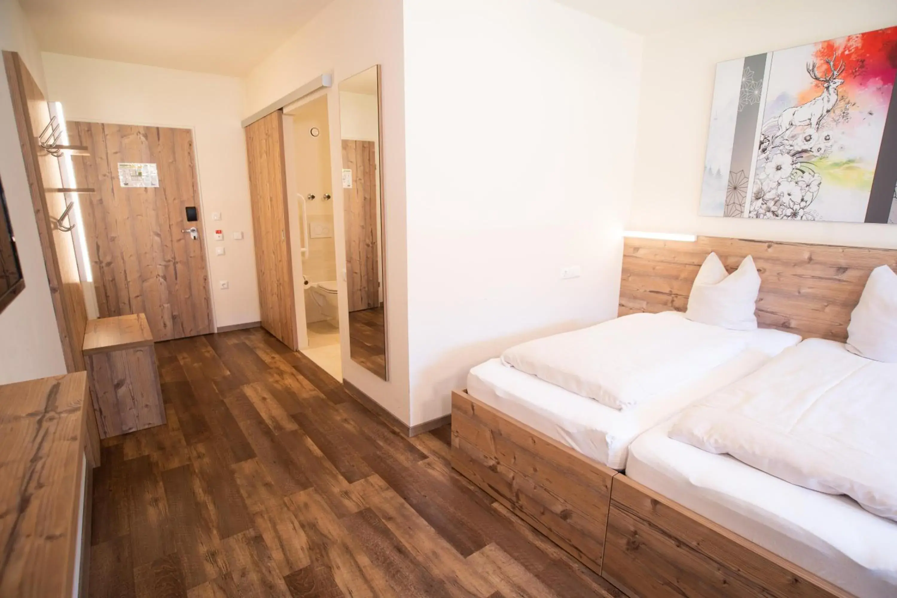 Double or Twin Room - Disability Access in COOEE alpin Hotel Dachstein Double or Twin Room - Disability Access in COOEE alpin Hotel Dachstein
