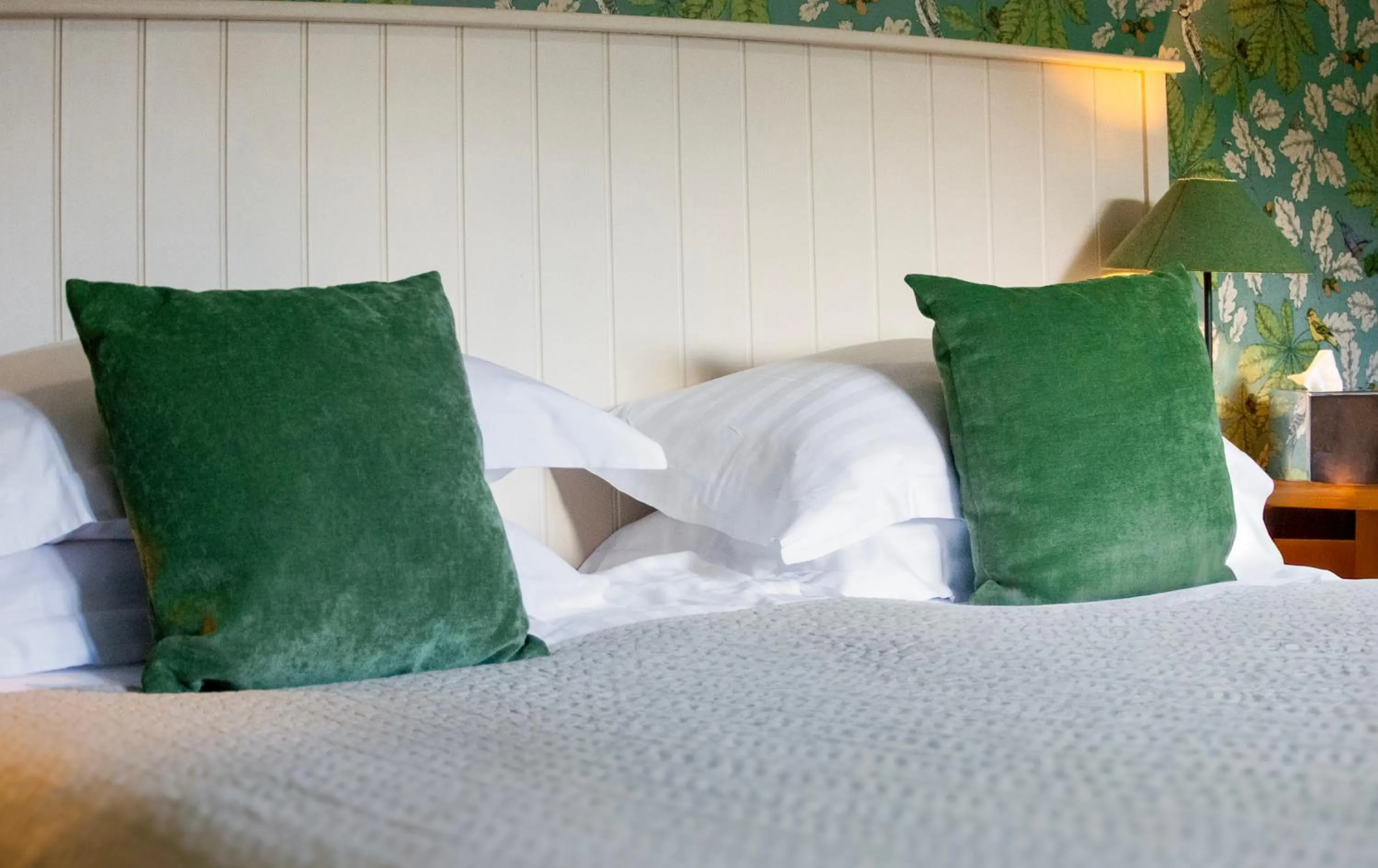 Bedroom, Bed in Red Lion Inn