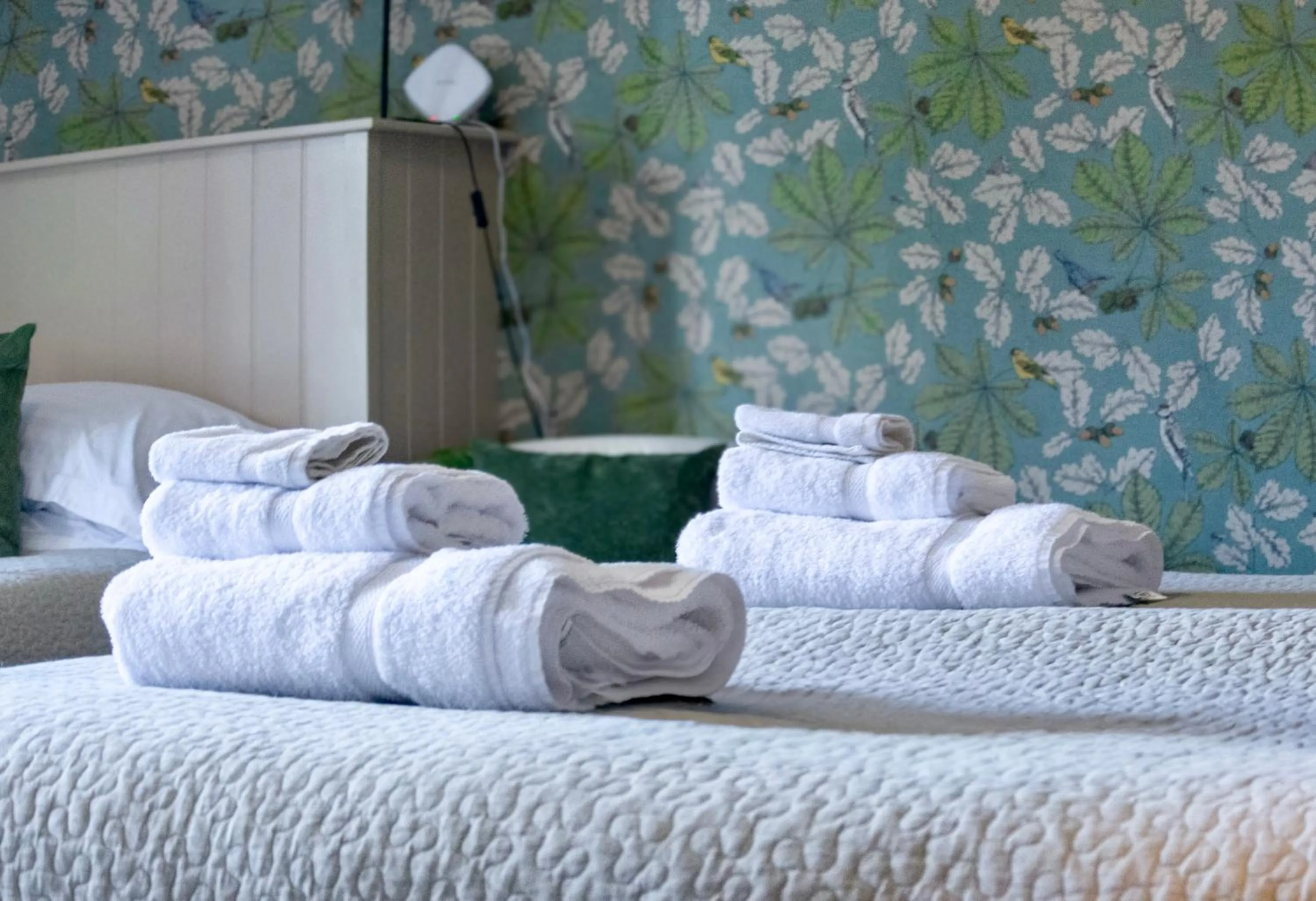 Bedroom, Bed in Red Lion Inn