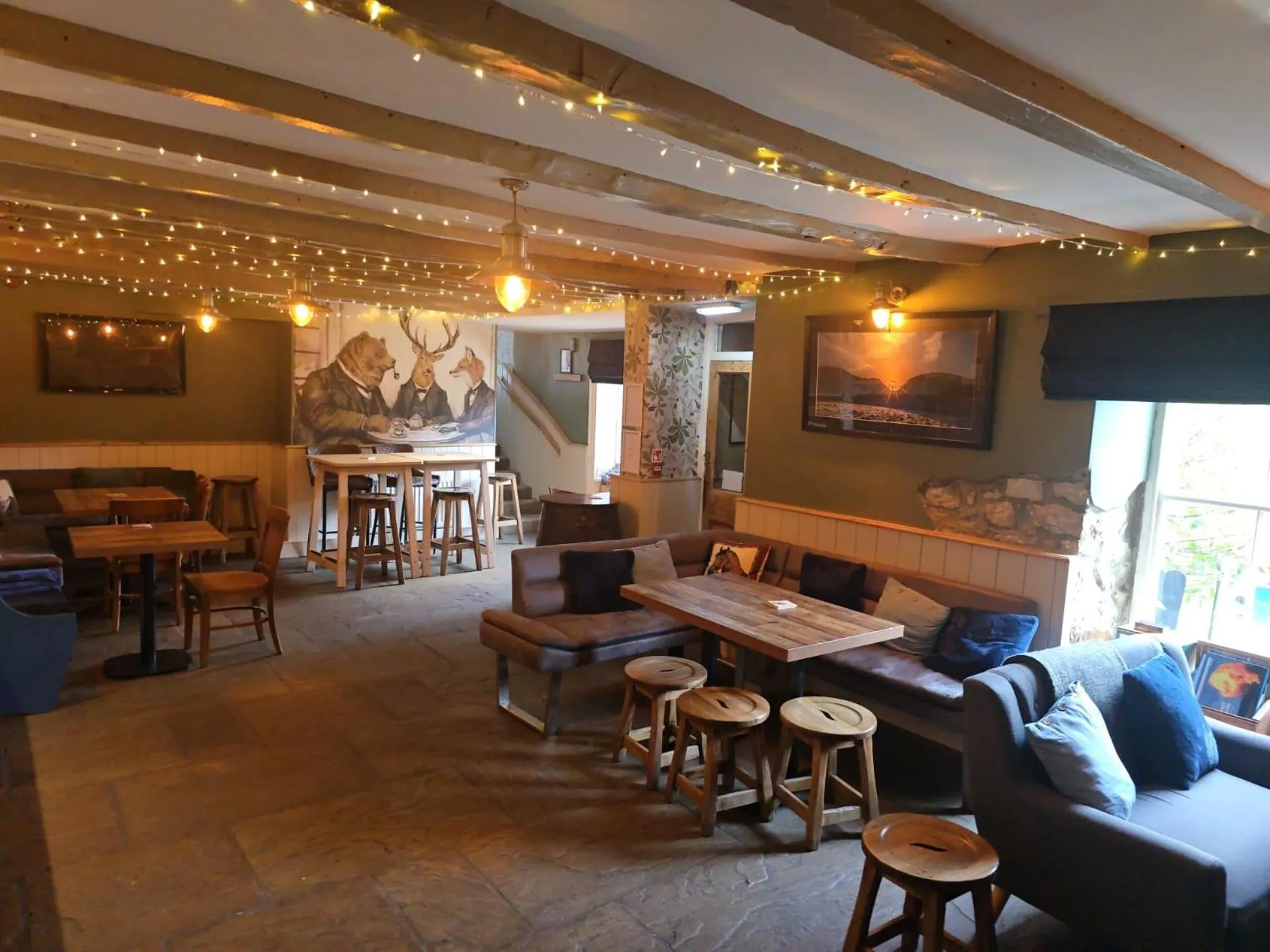 Lounge or bar in Red Lion Inn