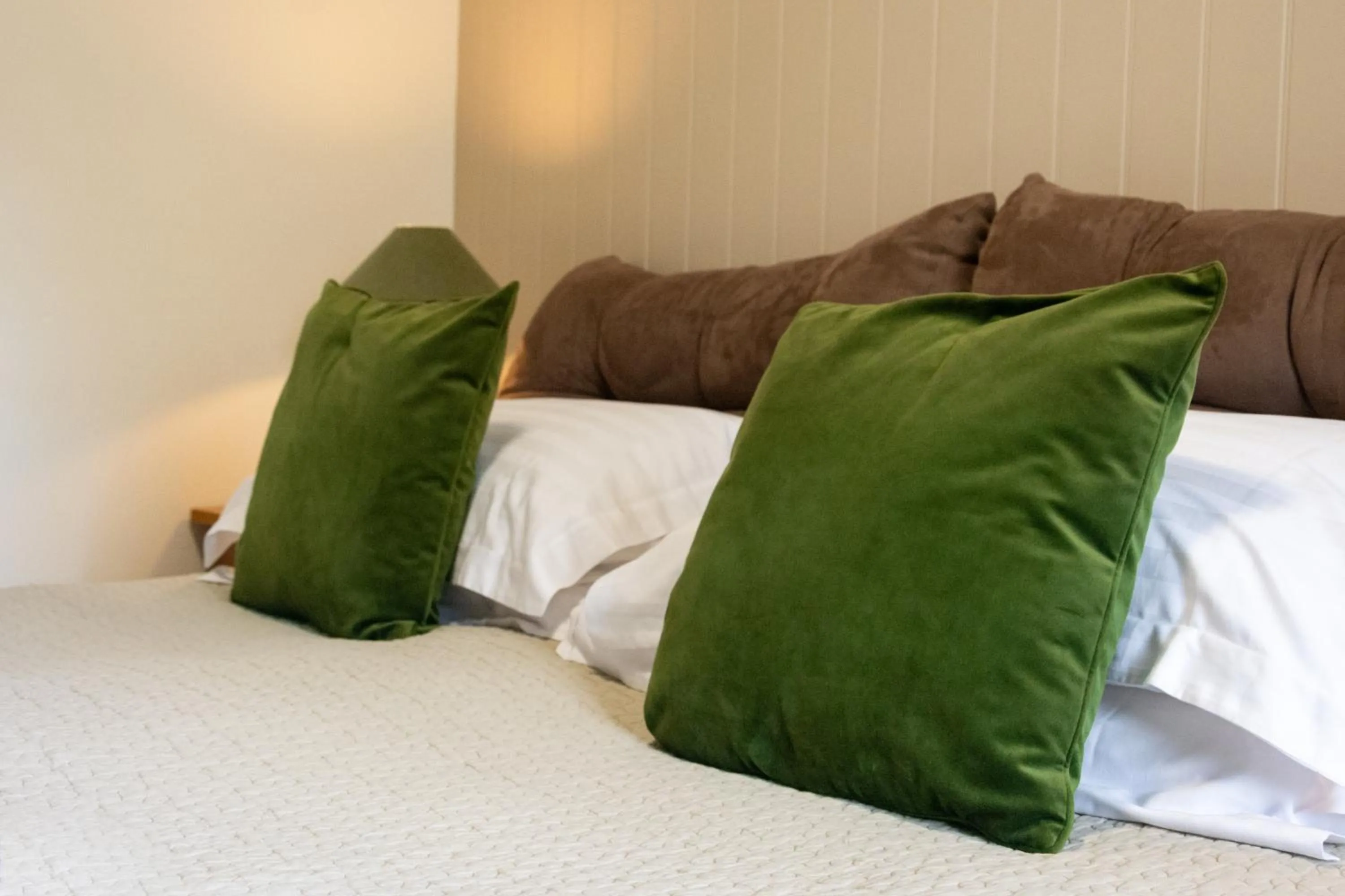 Bedroom, Bed in Red Lion Inn