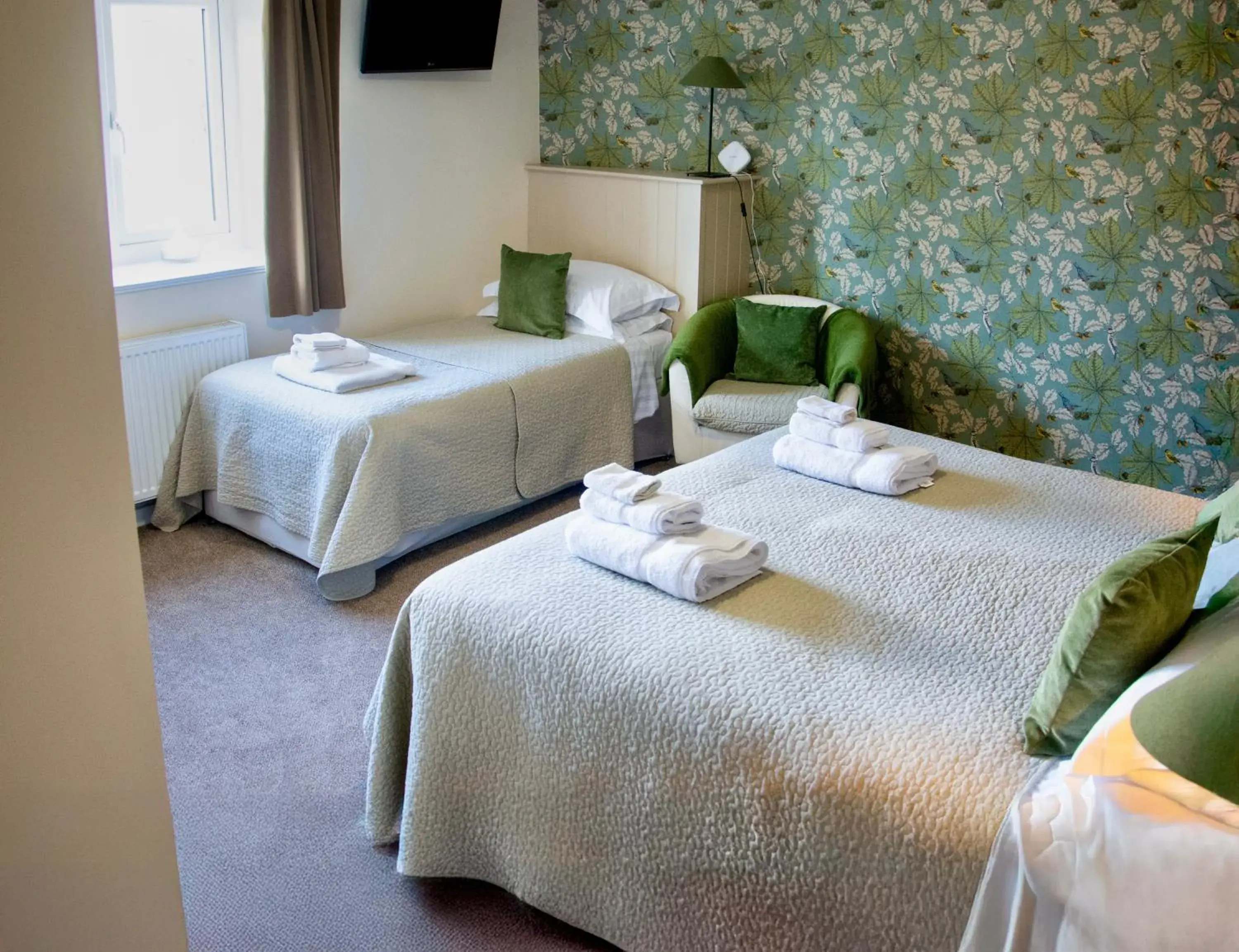 Family Room with Shower "Not Pet Friendly" in Red Lion Inn Family Room with Shower "Not Pet Friendly" in Red Lion Inn