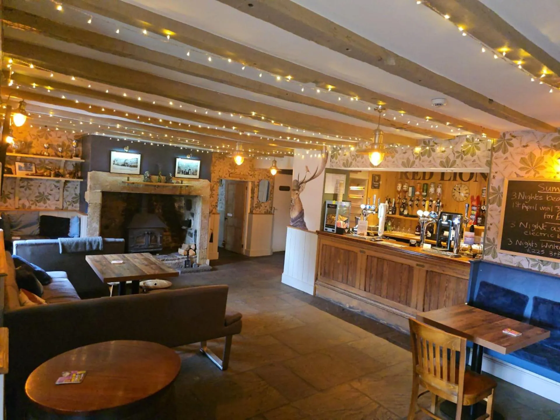 Lounge or bar in Red Lion Inn